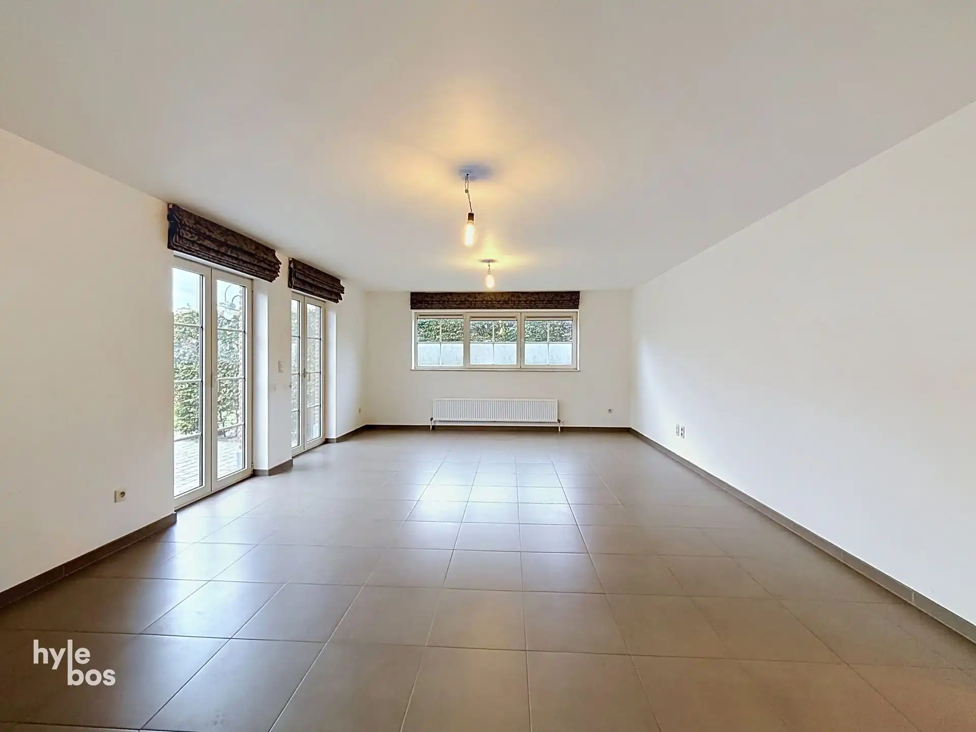 Aan de stadsrand gelegen gelijkvloers appartement foto 4