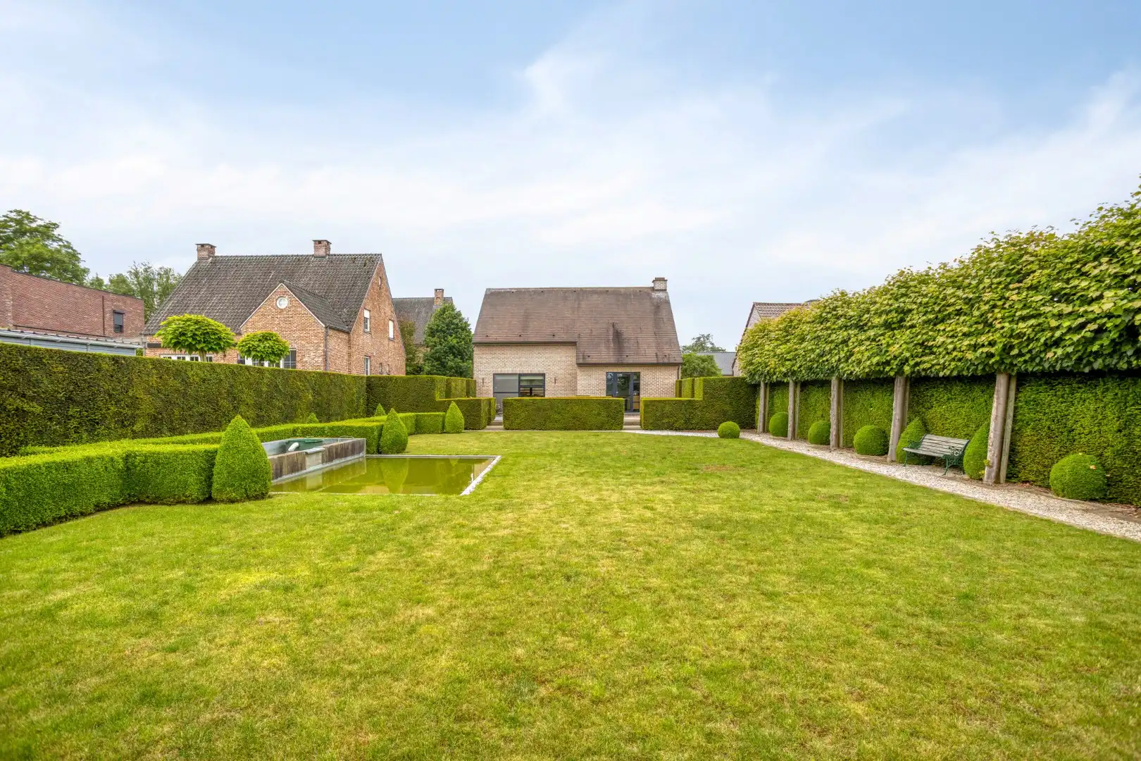 Landelijk en stijlvol wonen in alle rust – Ruime villa met fraai aangelegde tuin foto 29