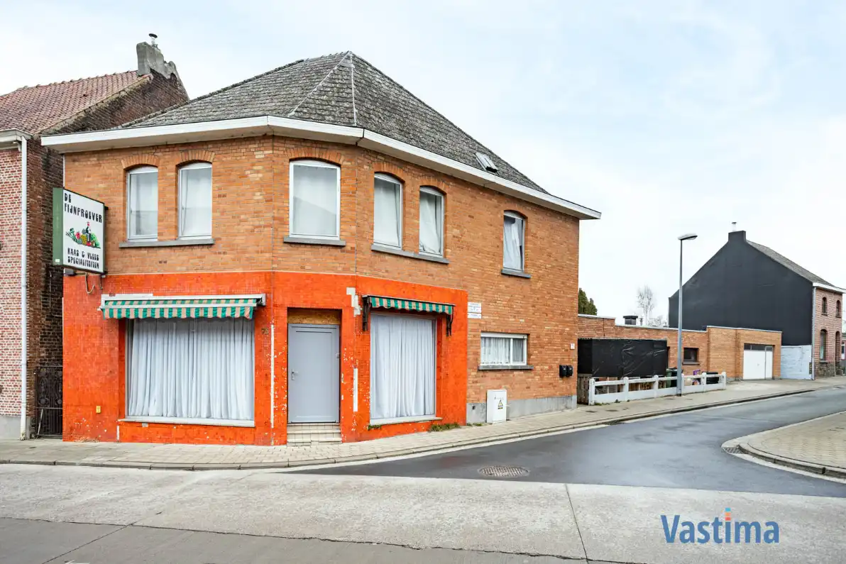 Handelspand met (dubbele)woonst, garage en buitenruimte foto {{pictureIndex}}