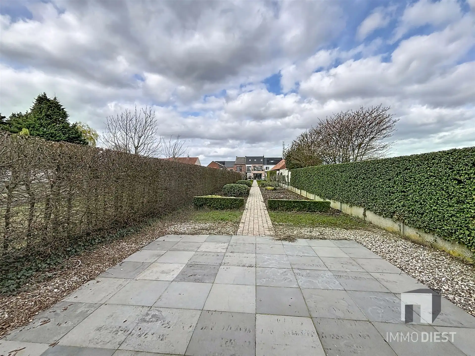 Charmante, instapklare gezinswoning met 3 ruime slaapkamers op 8a 52ca. foto 37