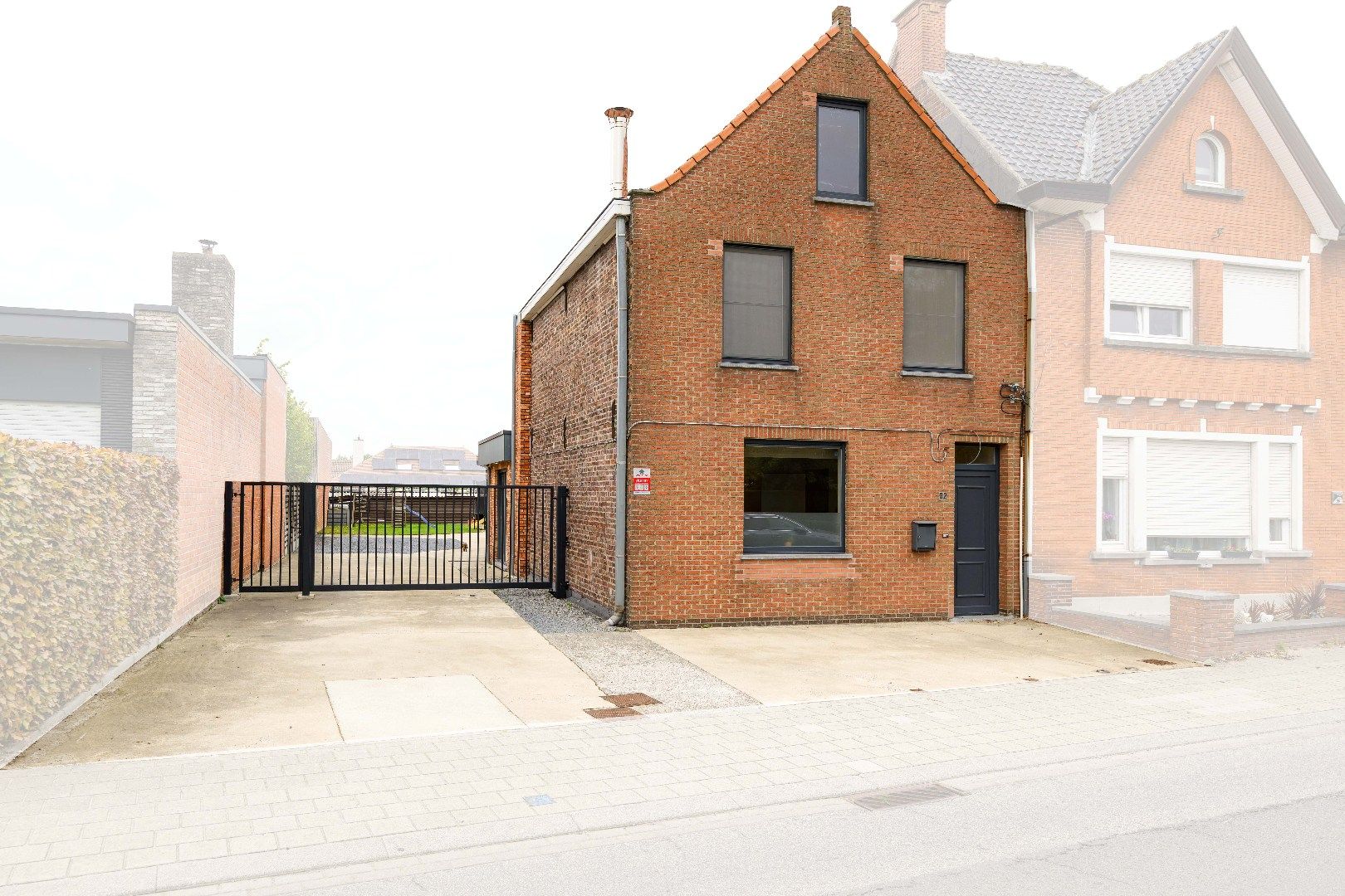GERENOVEERDE (2015) INSTAPKLARE & ENERGIEZUINIGE WONING OP 685 m²!!!  foto 2
