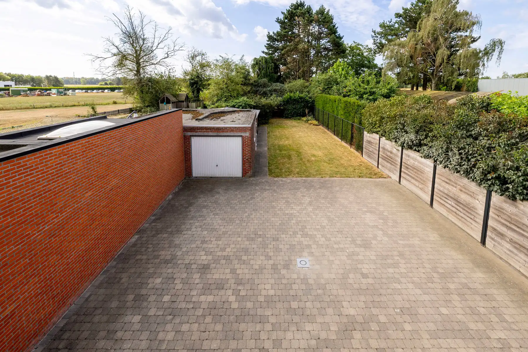 Renovatieproject met 3 slaapkamers, garage en tuin 800 m² foto 28