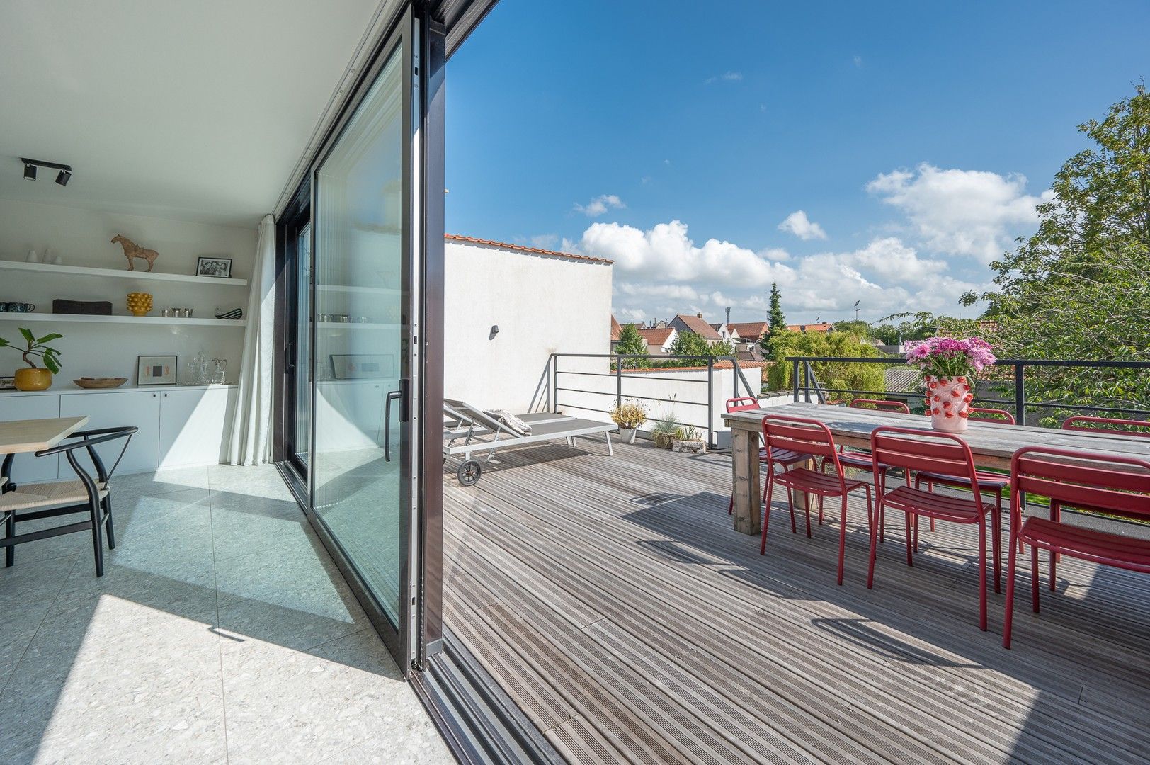 Hedendaagse, gerenoveerde woning gelegen in het Oude Knokke, op enkele passen van de winkels en dicht bij de groentenmarkt. foto 3