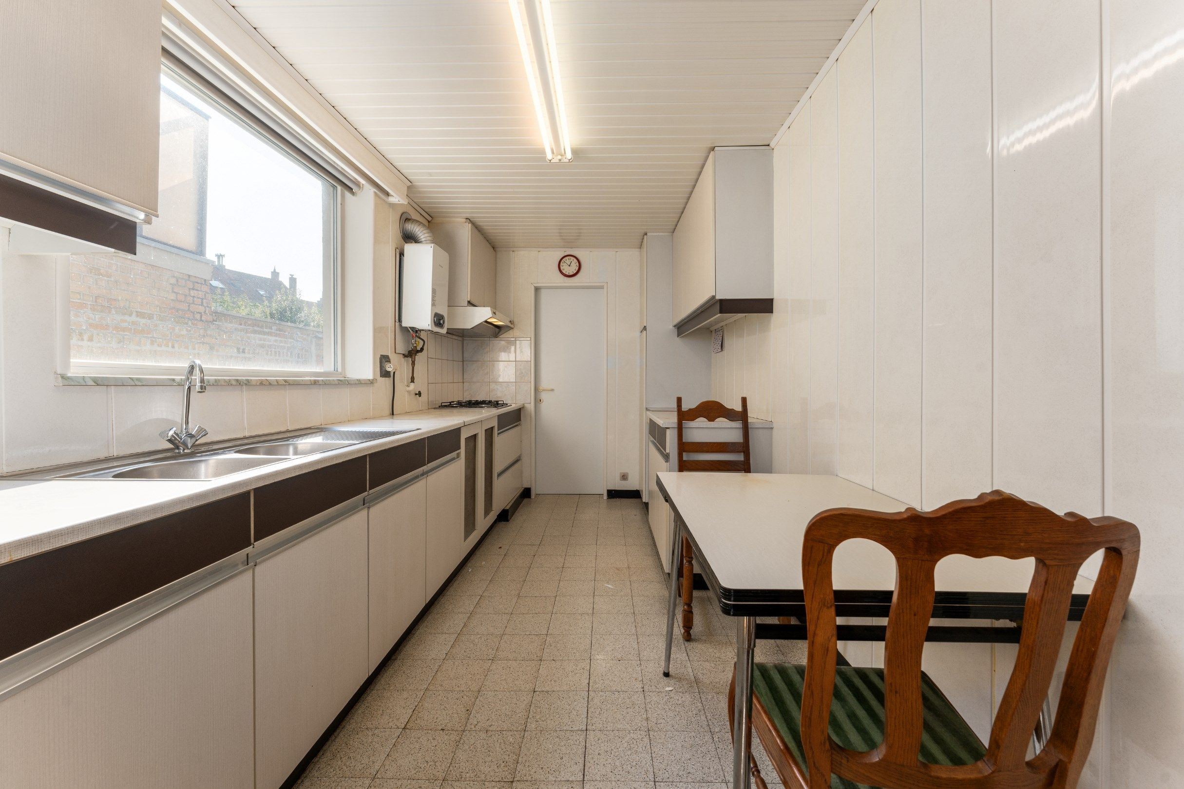 Te moderniseren woning met schitterende tuin te Heist foto 7