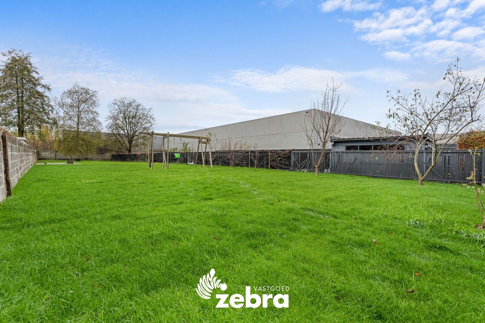 Gerenoveerde woning met 4 slaapkamers en 2 badkamers te Roeselare! foto 2