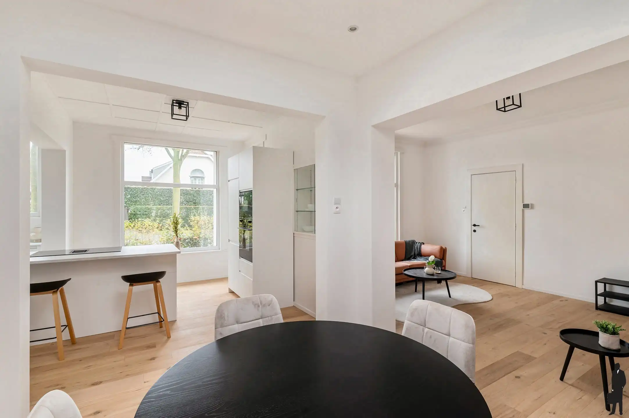 Gerenoveerde woning op ca. 520m2 met 3 slaapkamers en bureau foto 11