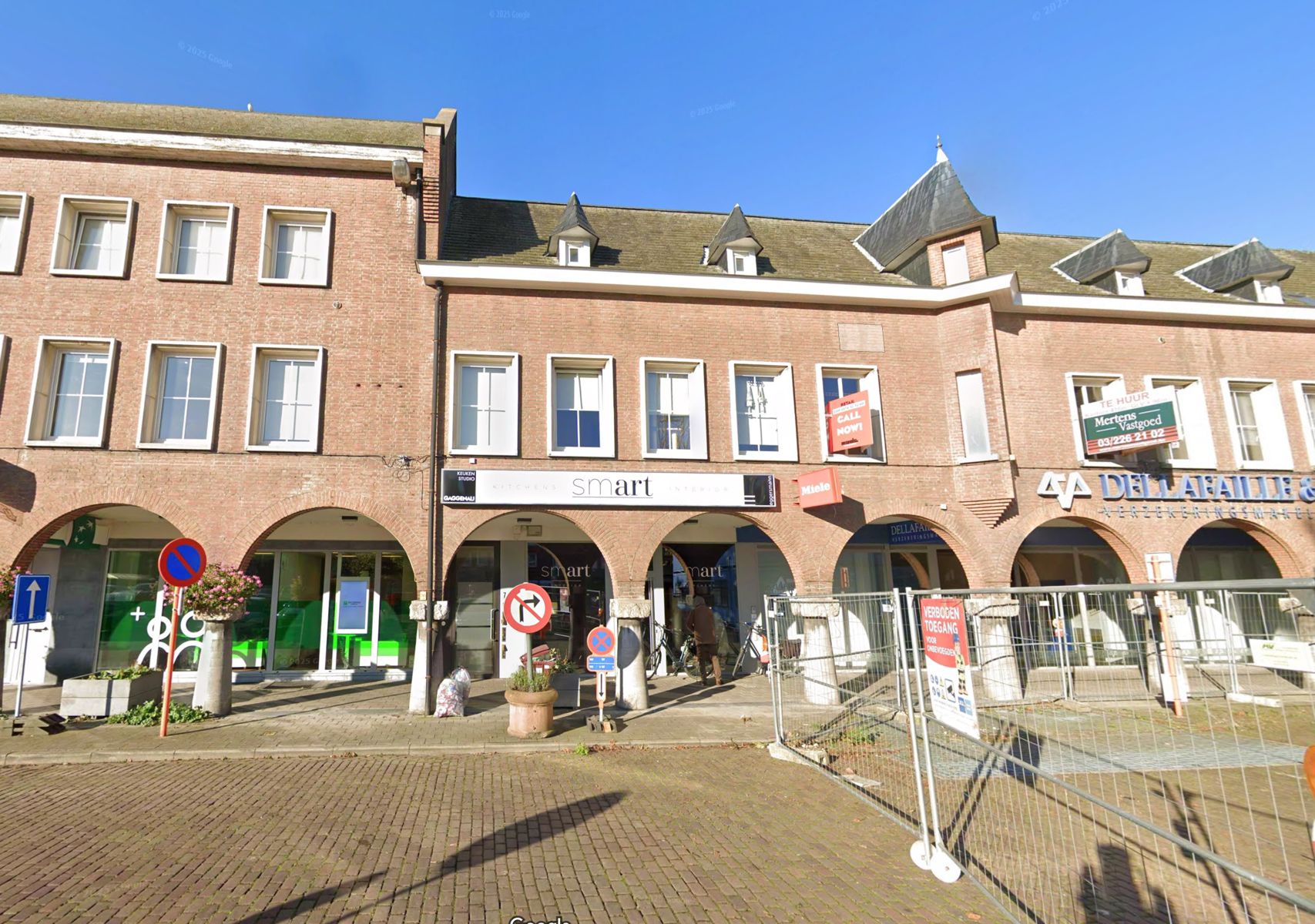 Topgelegen handelspand in het commerciële hart van Schoten foto {{pictureIndex}}