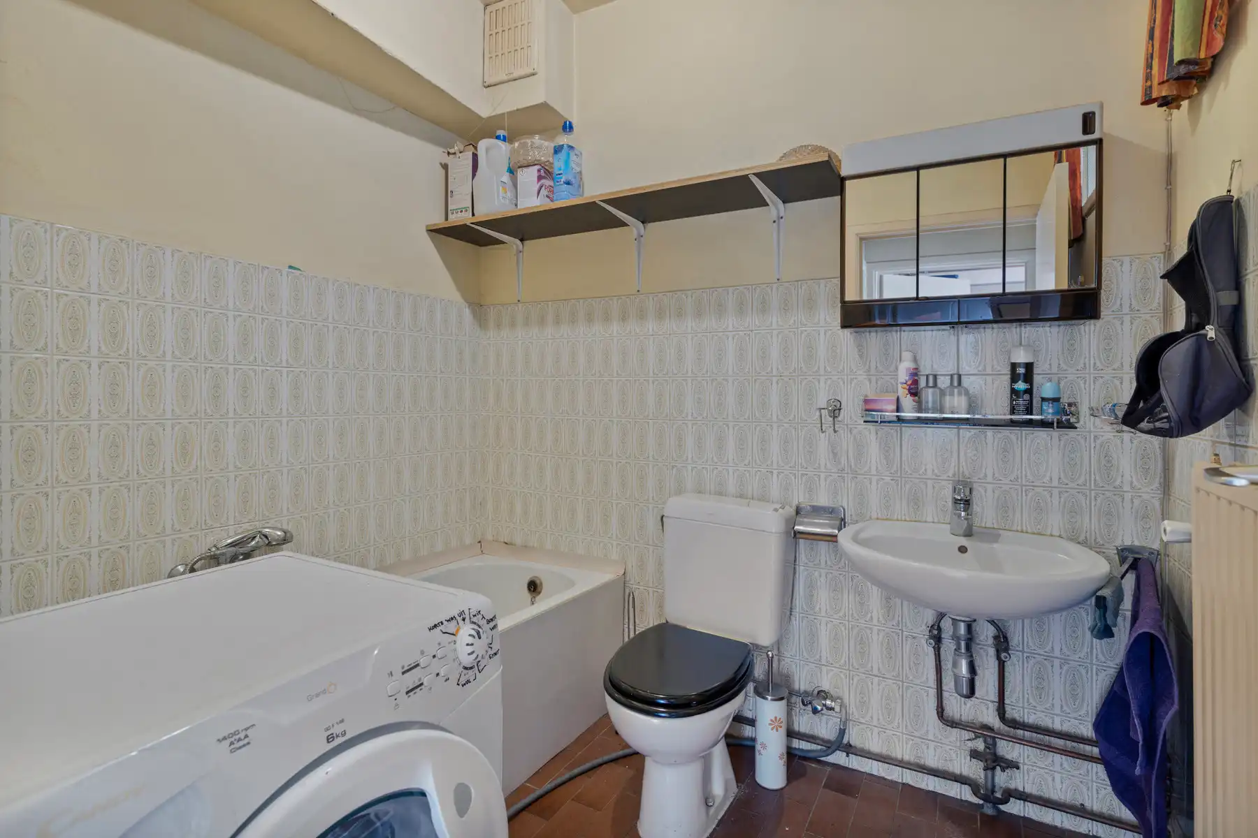 Solide eigendom: commerciële ruimte met atelier + 2 appart. foto 16