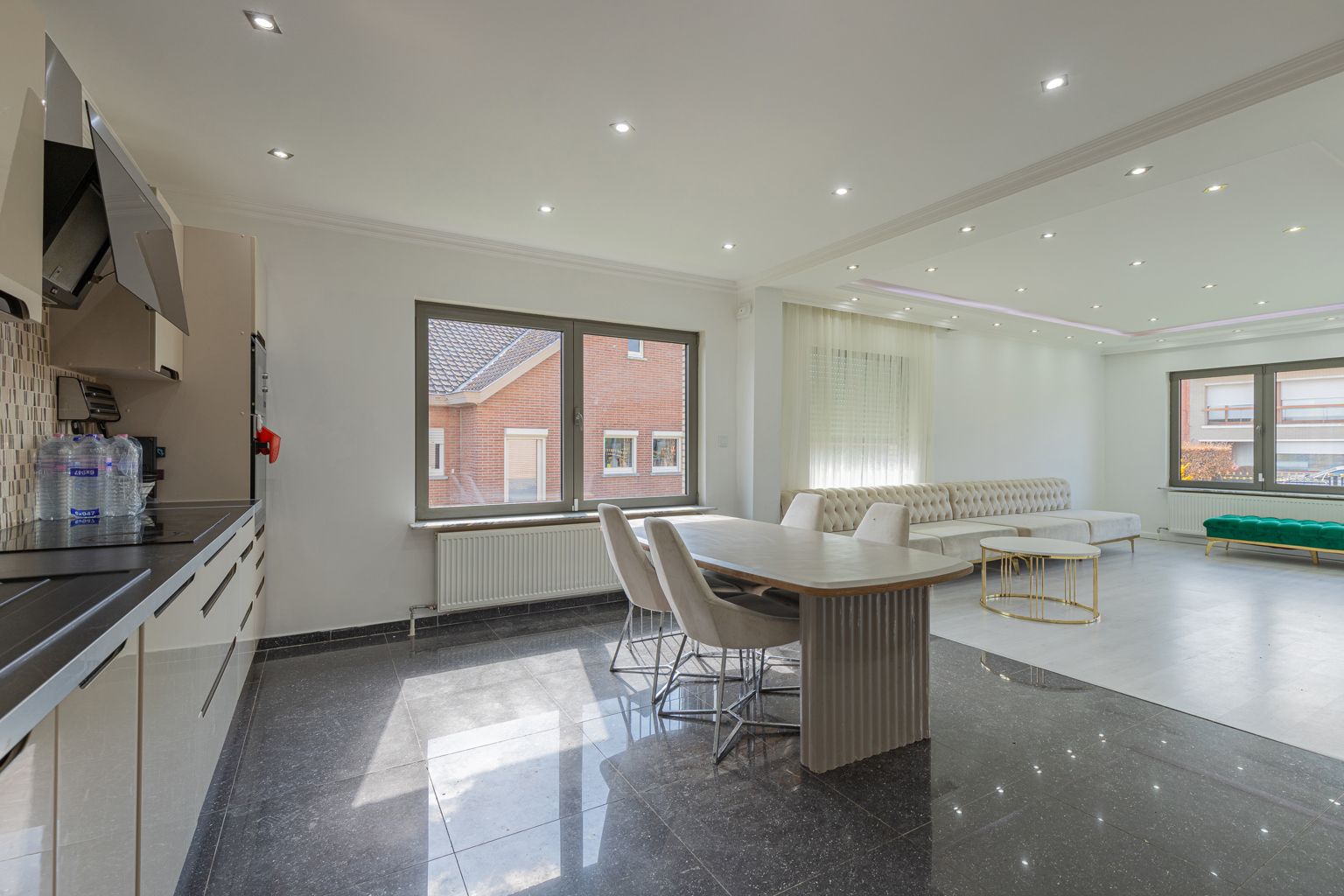 Villa op 10a met 5 slaapkamers, grote tuin, dubbele garage! foto 6