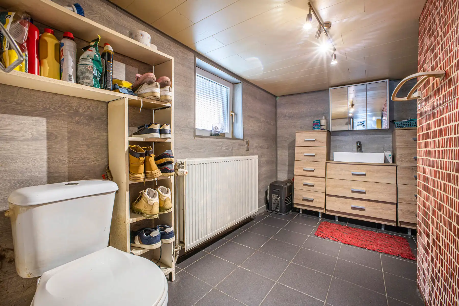 Eengezinswoning met 2 slaapkamers, inrichtbare zolder & tuin foto 8