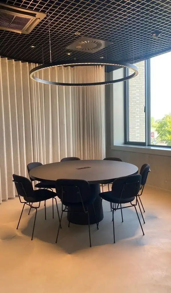 Prachtig gemeubelde kantoren met dienstverlening In The Yard in Drongen foto 12