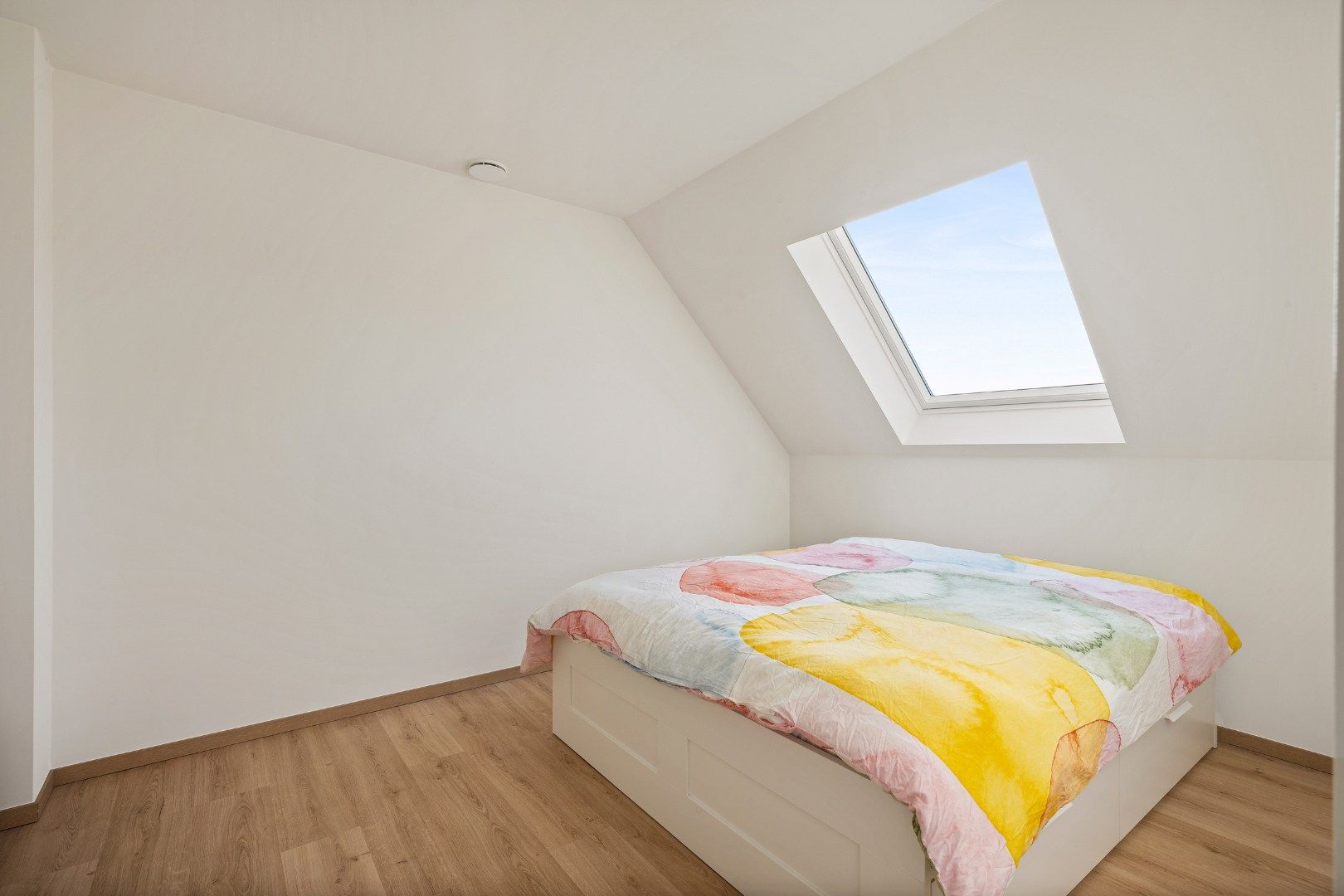 Halfopen nieuwbouwwoning met 3 slaapkamers, garage en zonnige tuin in Dadizele-centrum foto 16