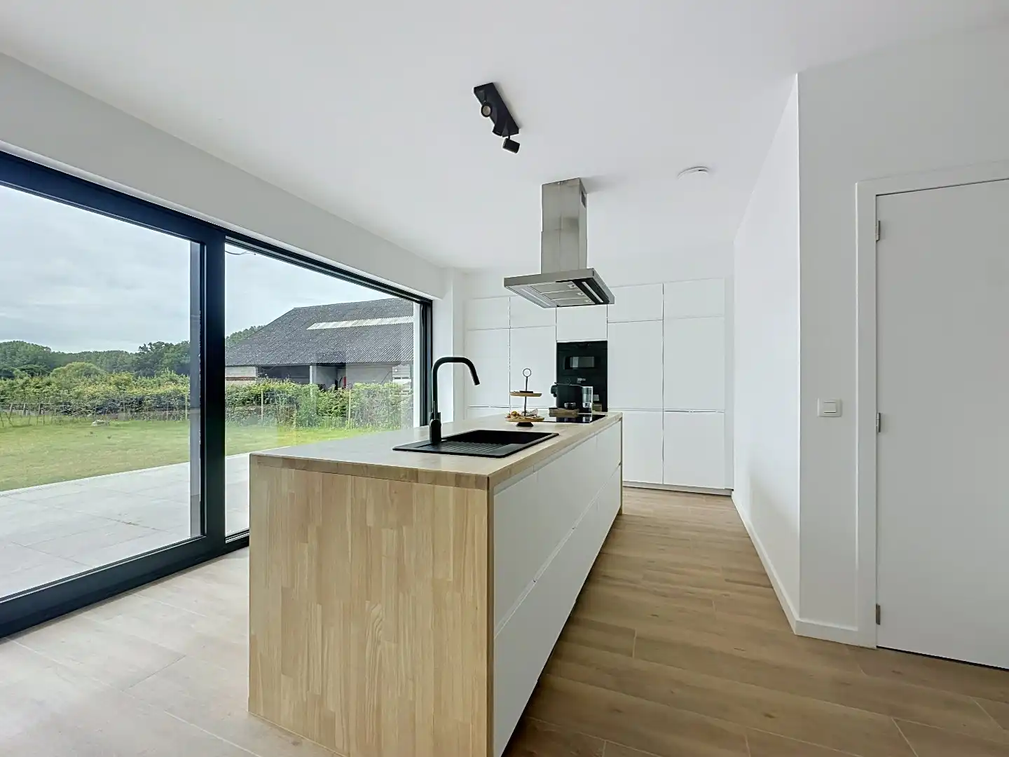 Instapklare vernieuwbouwwoning in het mooie Wezemaal foto 7