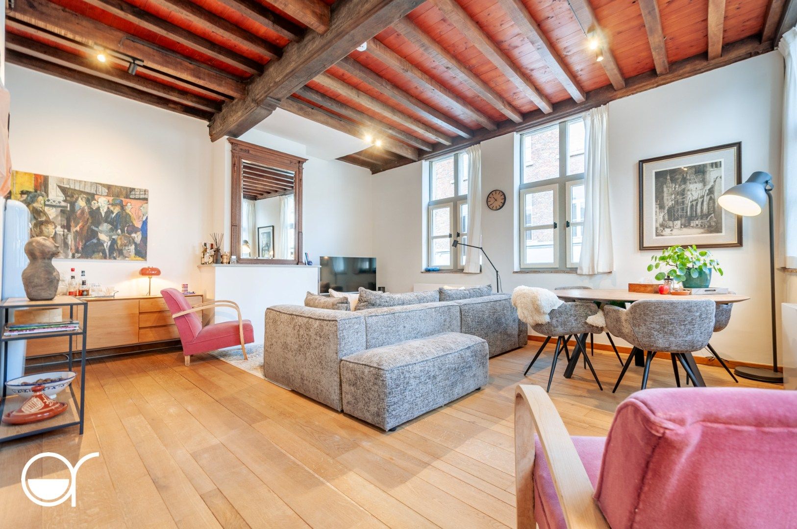 Gerenoveerde historische trapgevelwoning op unieke locatie foto 13