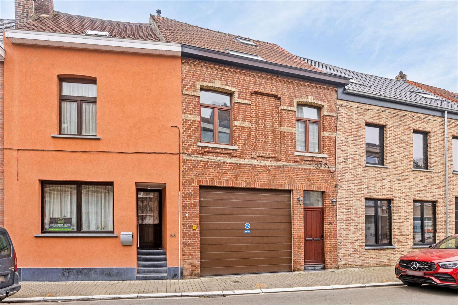 Zeer ruime woning met 4 slaapkamers, aparte studio, tuin en garage foto 12