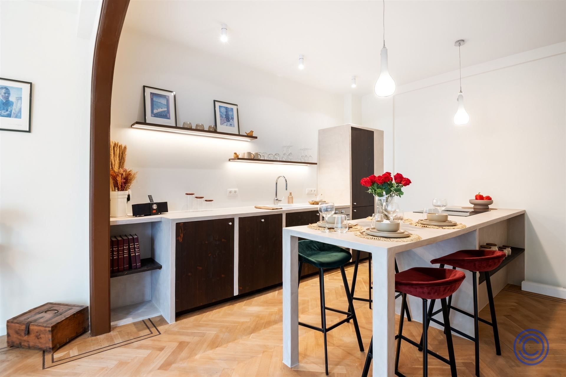 Prachtig gerenoveerd 2-slpk appartement met stadstuintje! foto 3