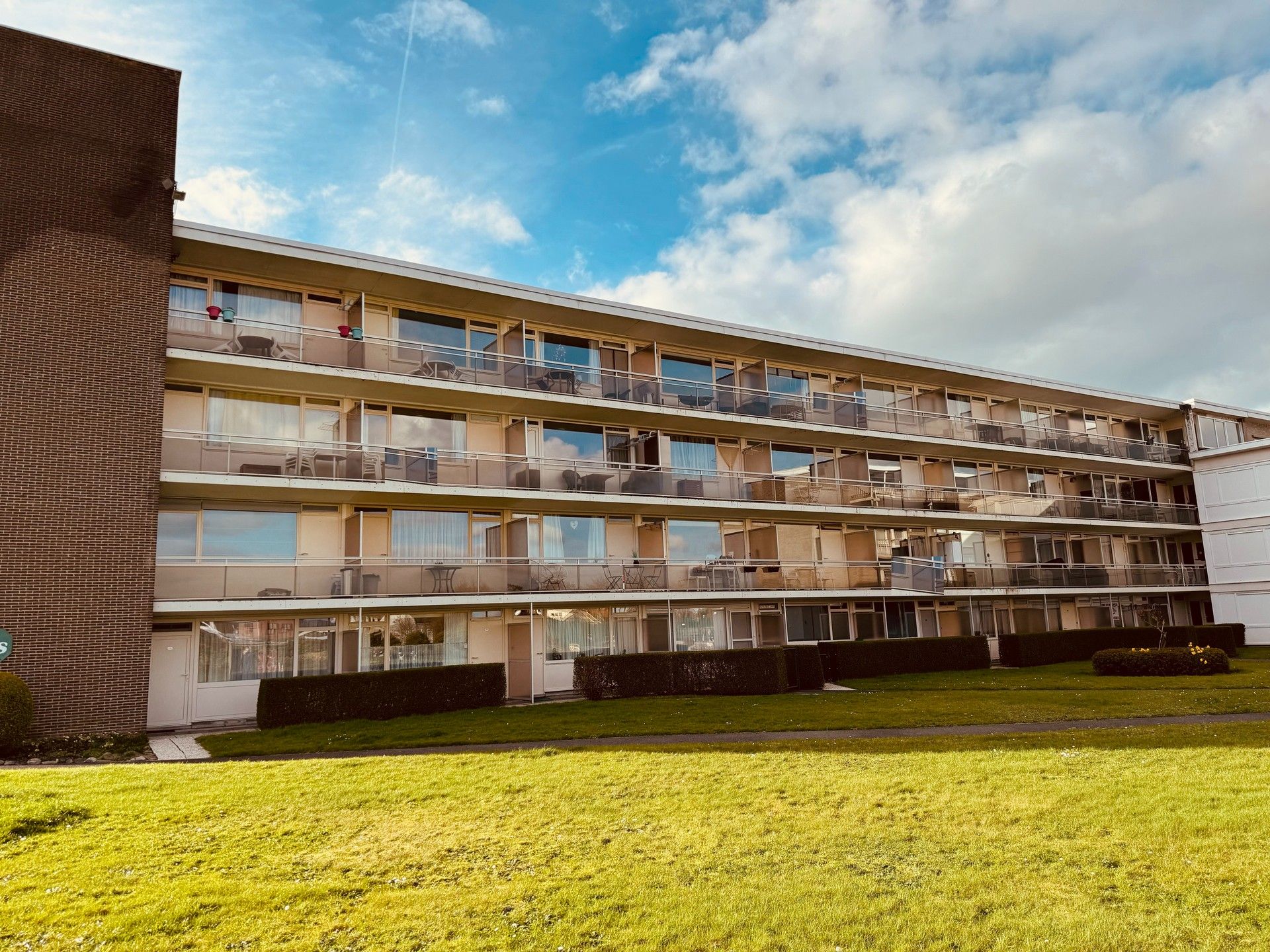 Hoofdfoto van de publicatie: Verzorgd gerenoveerd appartement te koop in het Park Atlantis Vosseslag - De Haan.