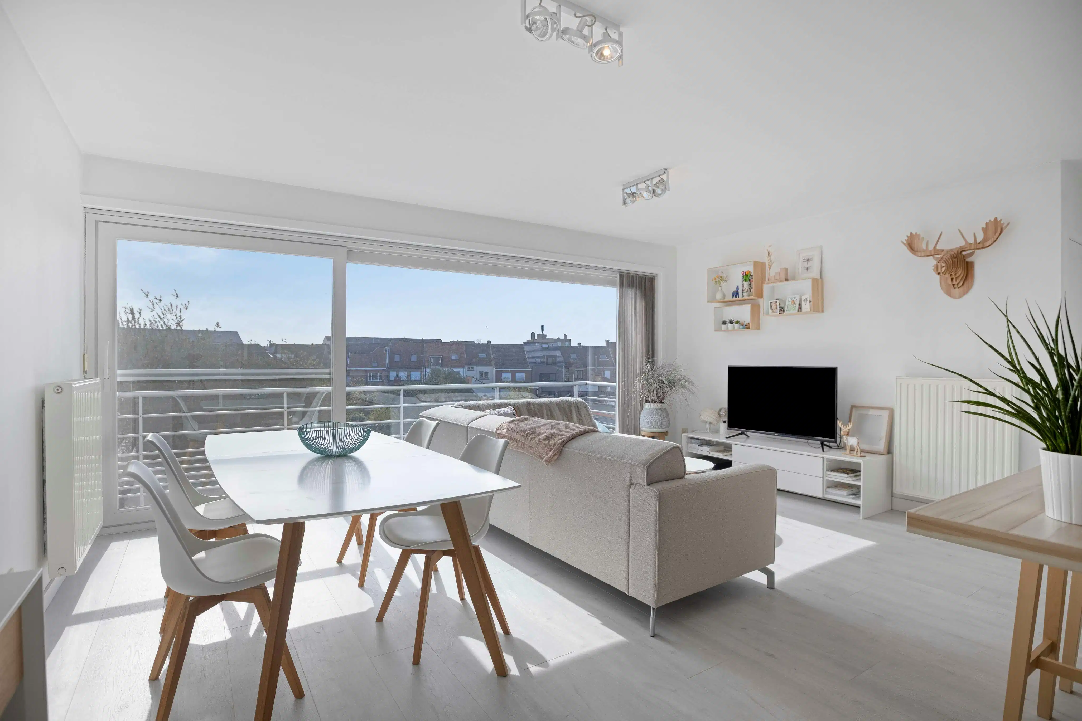 Instapklaar appartement te koop te St-Andries met 1 slpk  foto {{pictureIndex}}