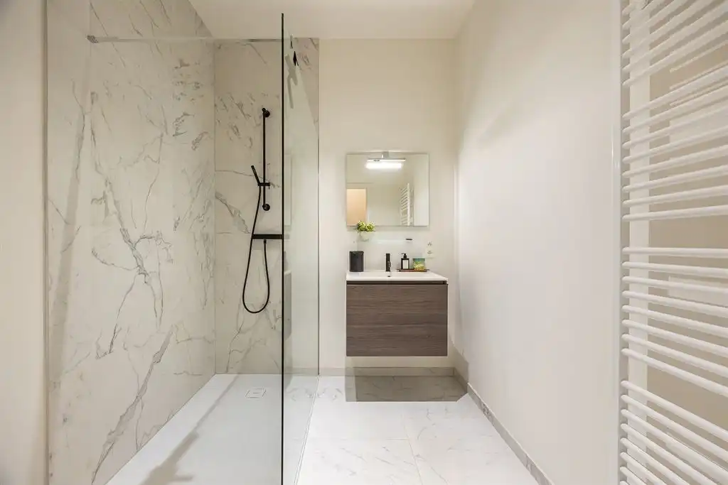 Instapklaar appartement met ruime tuin foto 15