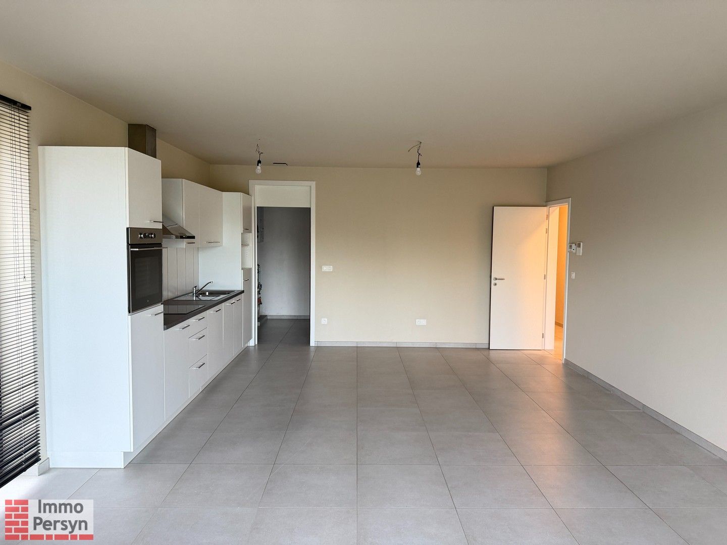 Gelijkvloers  3-slaapkamerappartement met terras foto 2