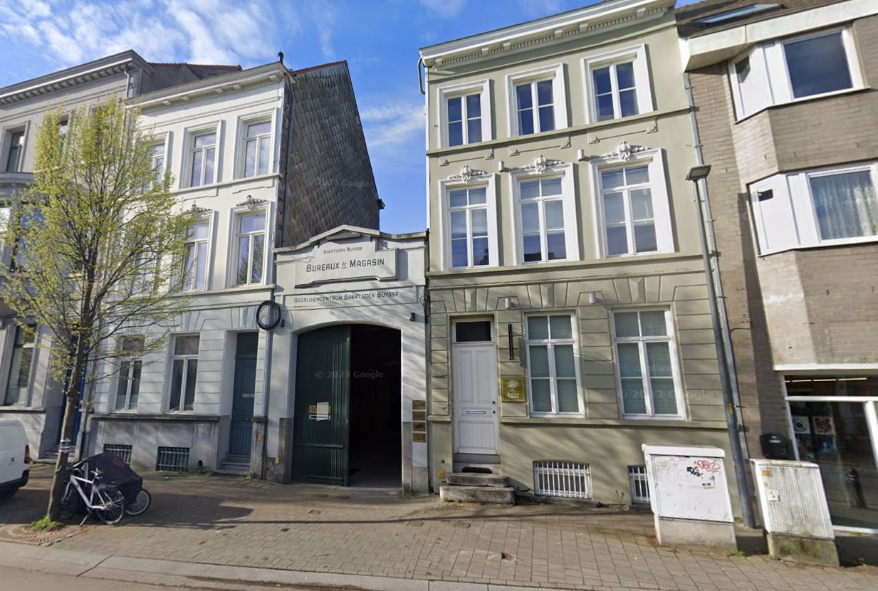 Karaktervol atelier/ opslagplaats te huur vlak bij Dampoort foto {{pictureIndex}}