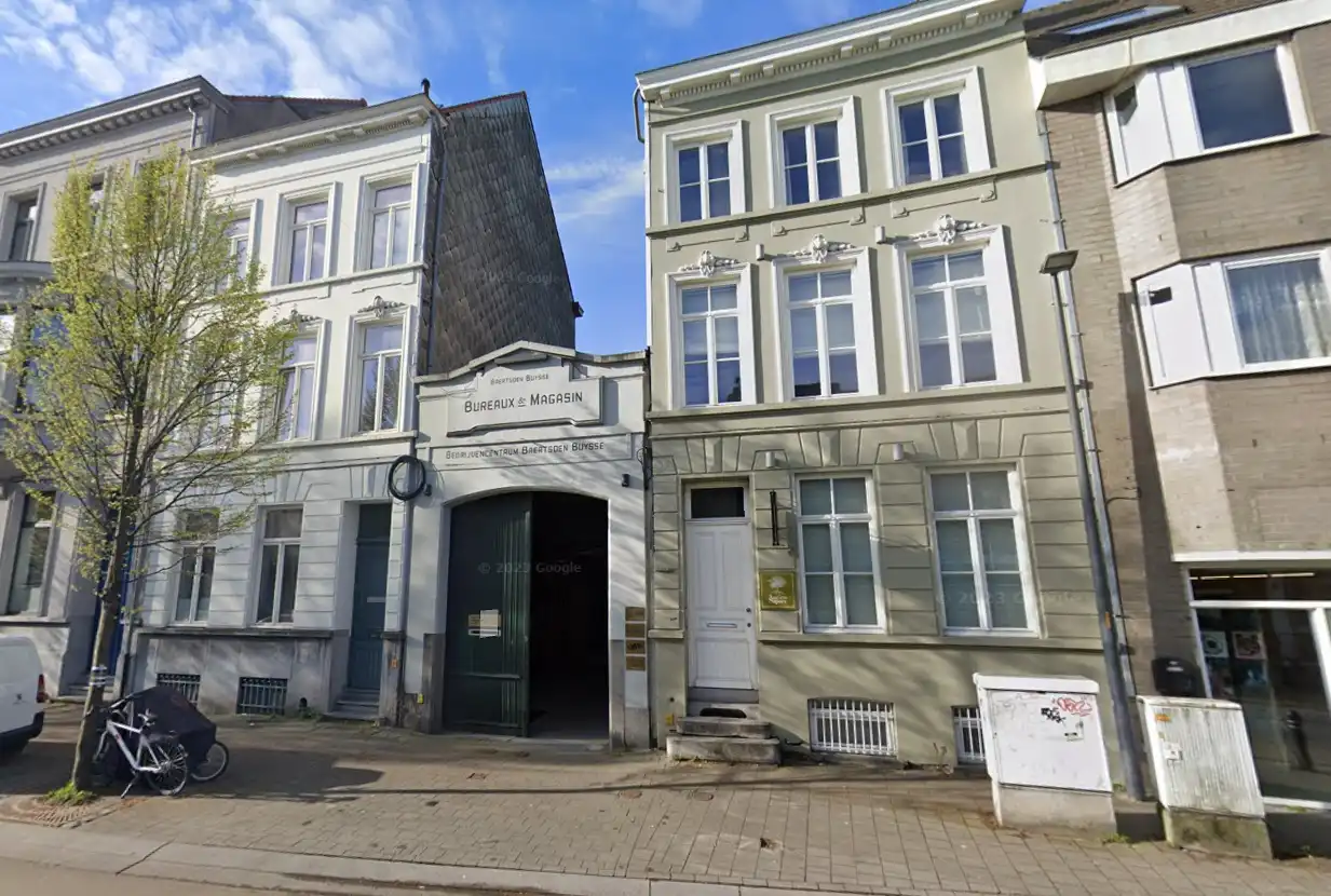 Karaktervol atelier/ opslagplaats te huur vlak bij Dampoort foto {{pictureIndex}}