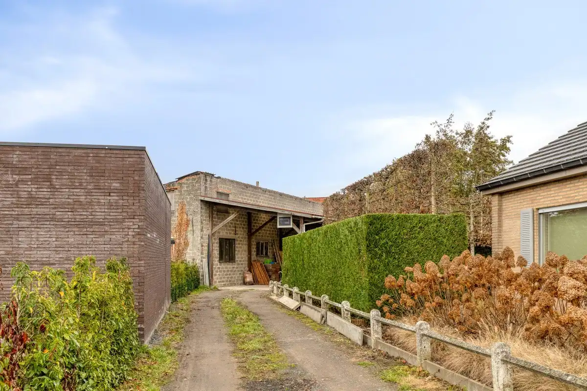 Te renoveren rijwoning met achterliggend groot magazijn! foto 14