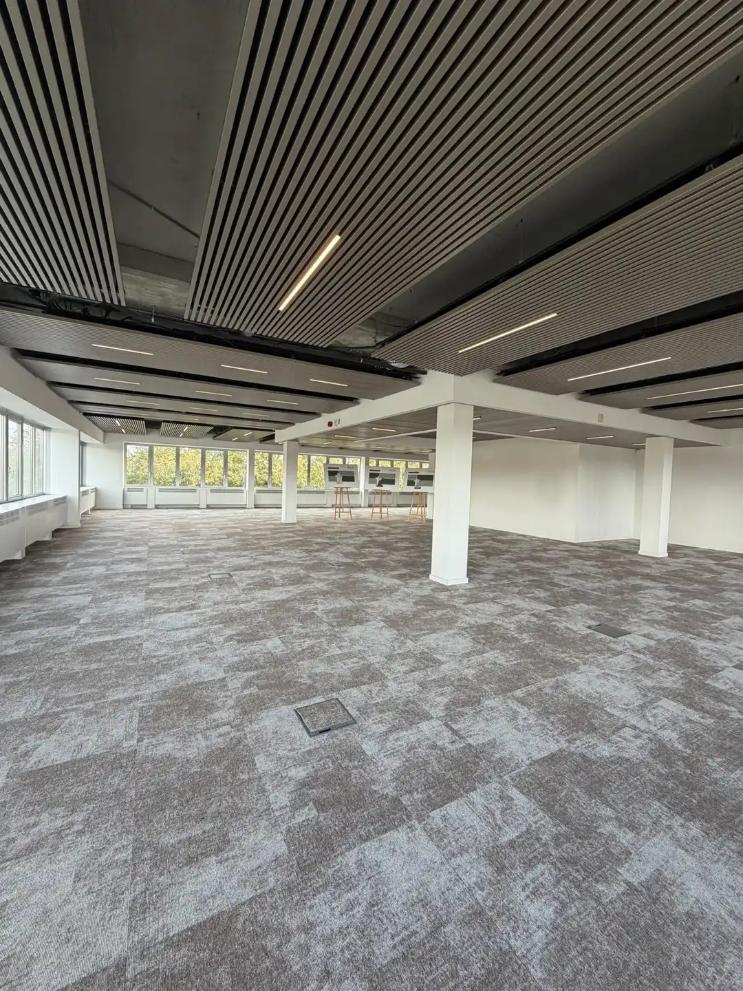 Gerenoveerde kantoren in groene omgeving foto 13