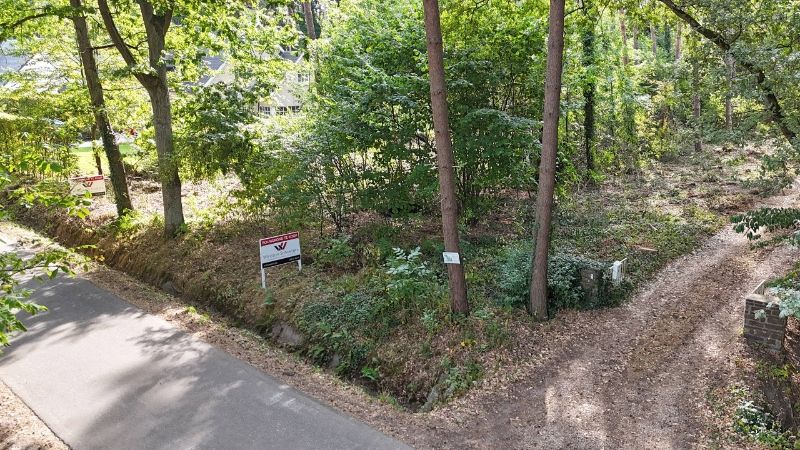 Residentieel gelegen bouwgrond van 15 are voor open bebouwing nabij golf- en meerdomein foto 2