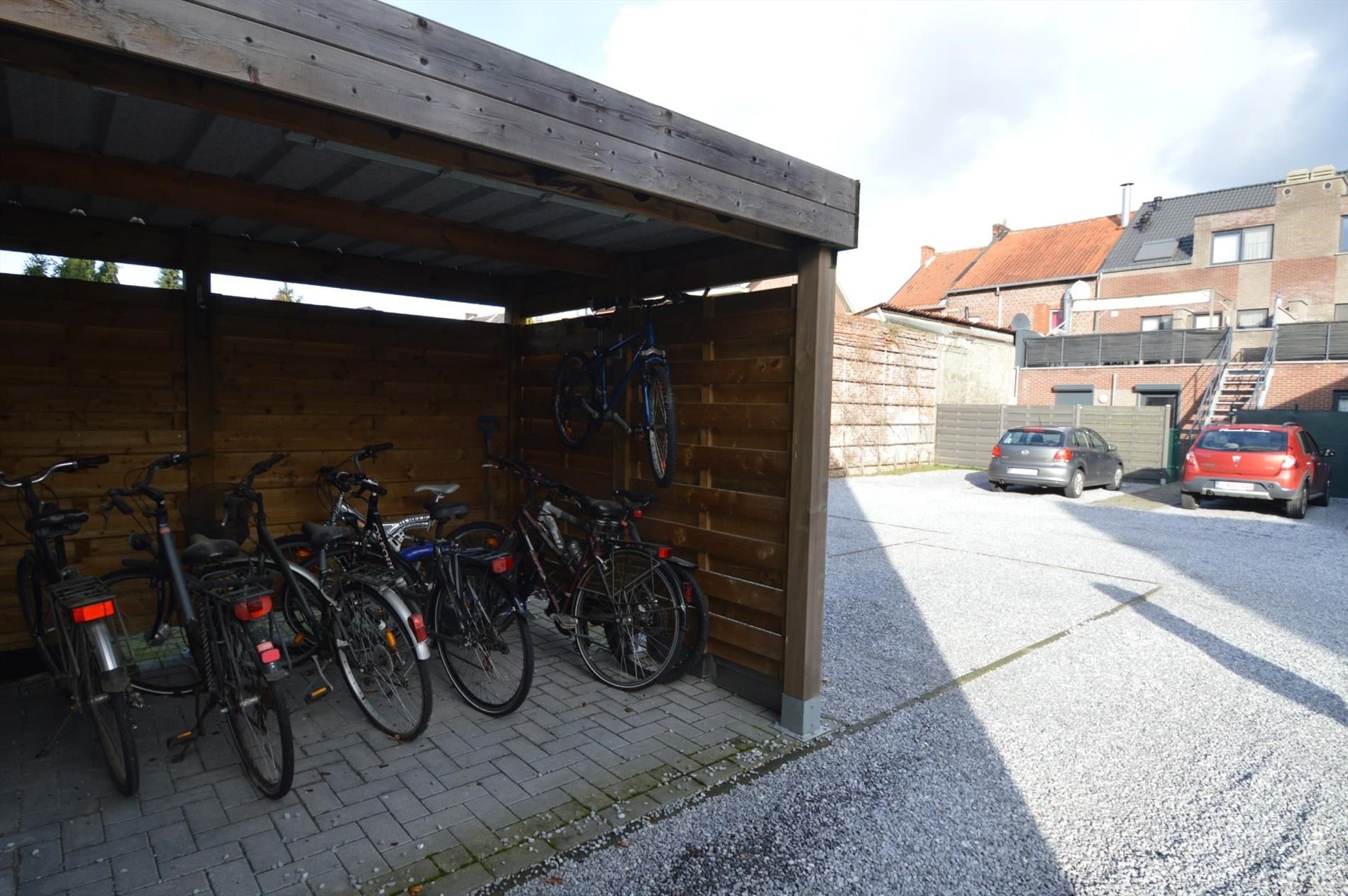 Ruim en degelijk duplexappartement met drie slaapkamers, terras en autostandplaats in de dorpskern van Beverst foto 36