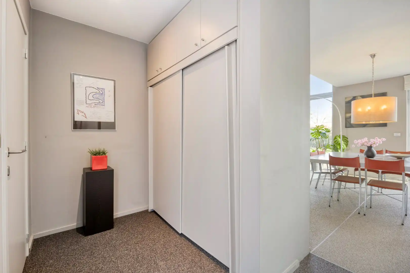 Moderne, ruim ingedeelde woning op een mooi perceel van 13 are met zwembad. foto 3