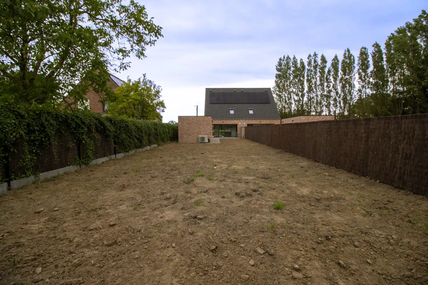Nieuwbouwvilla te huur met ruime tuin, garage en 4 slaapkamers foto 2