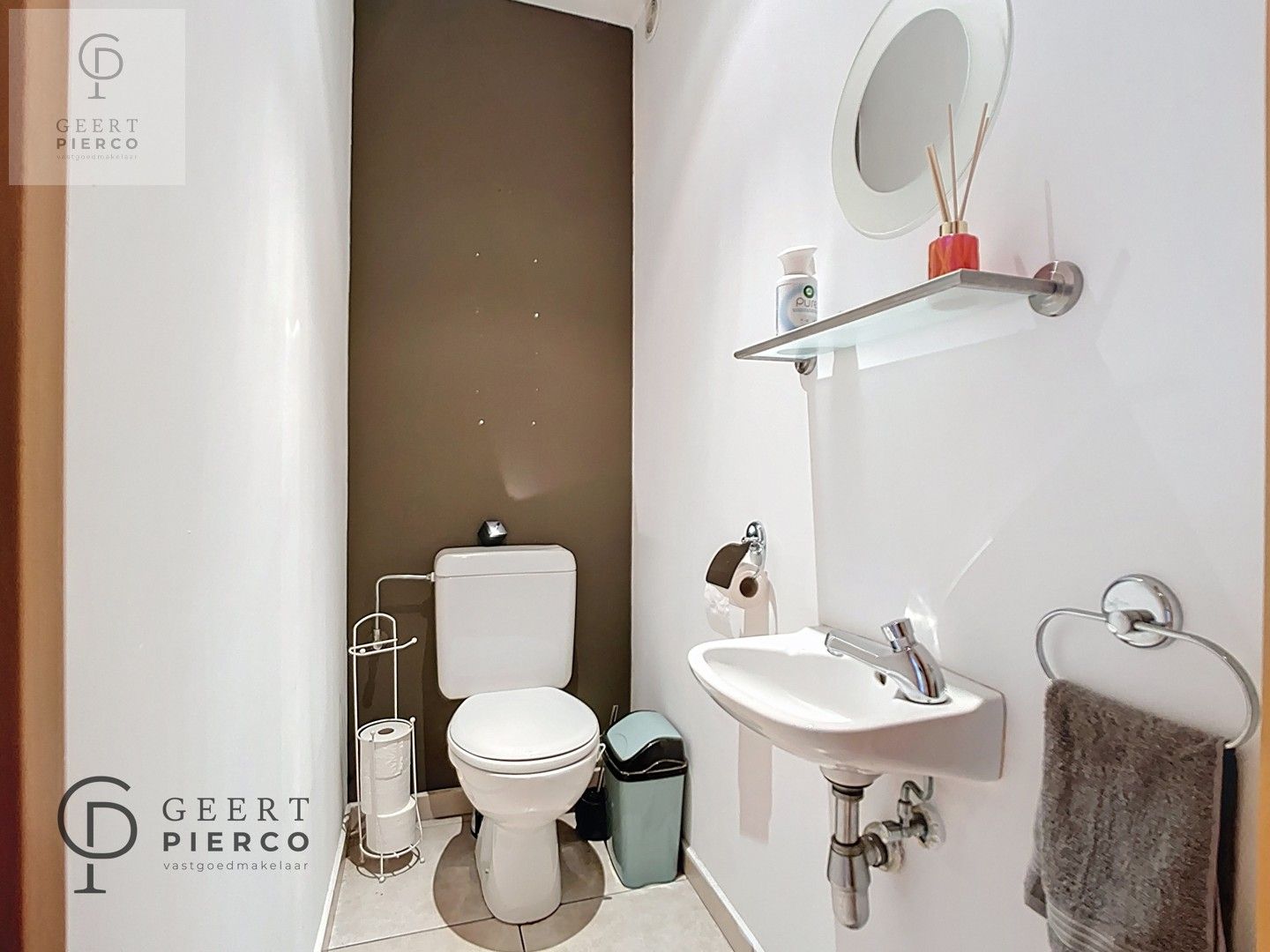 Ruim appartement met twee slaapkamers, kelder en ondergrondse staanplaats. foto 8