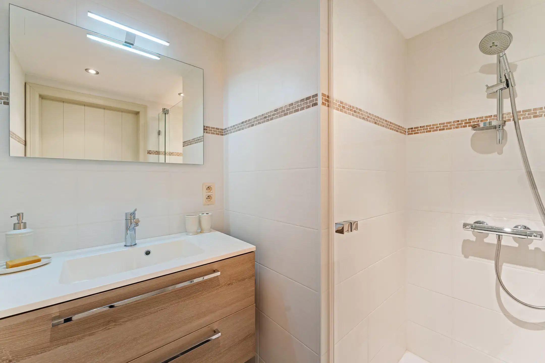 Luxe appartement van ca. 150m² met 3 slpk, 2 badk en garage. foto 18