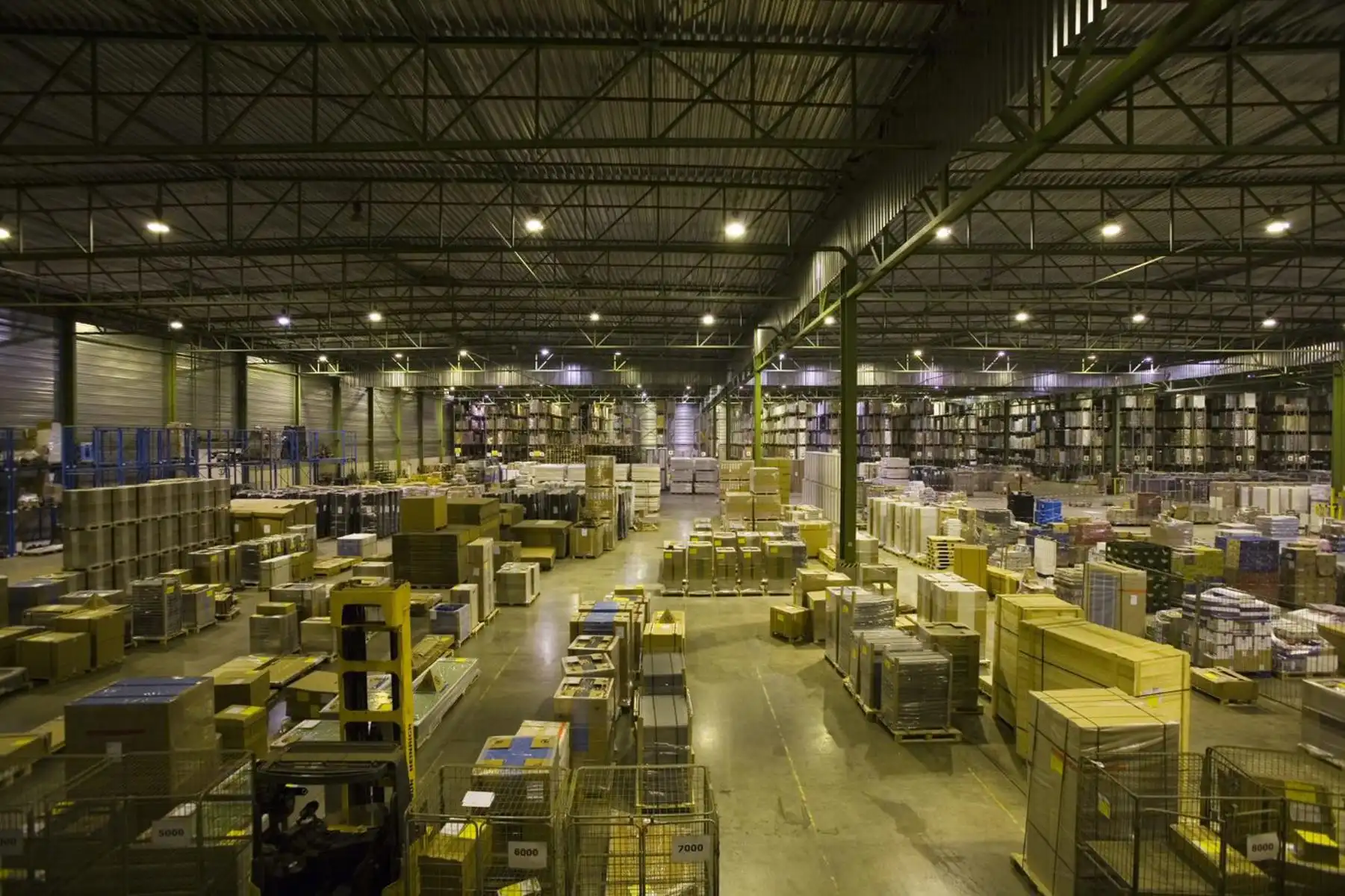 Industrieel gebouw op toplocatie in Puurs te huur foto 8