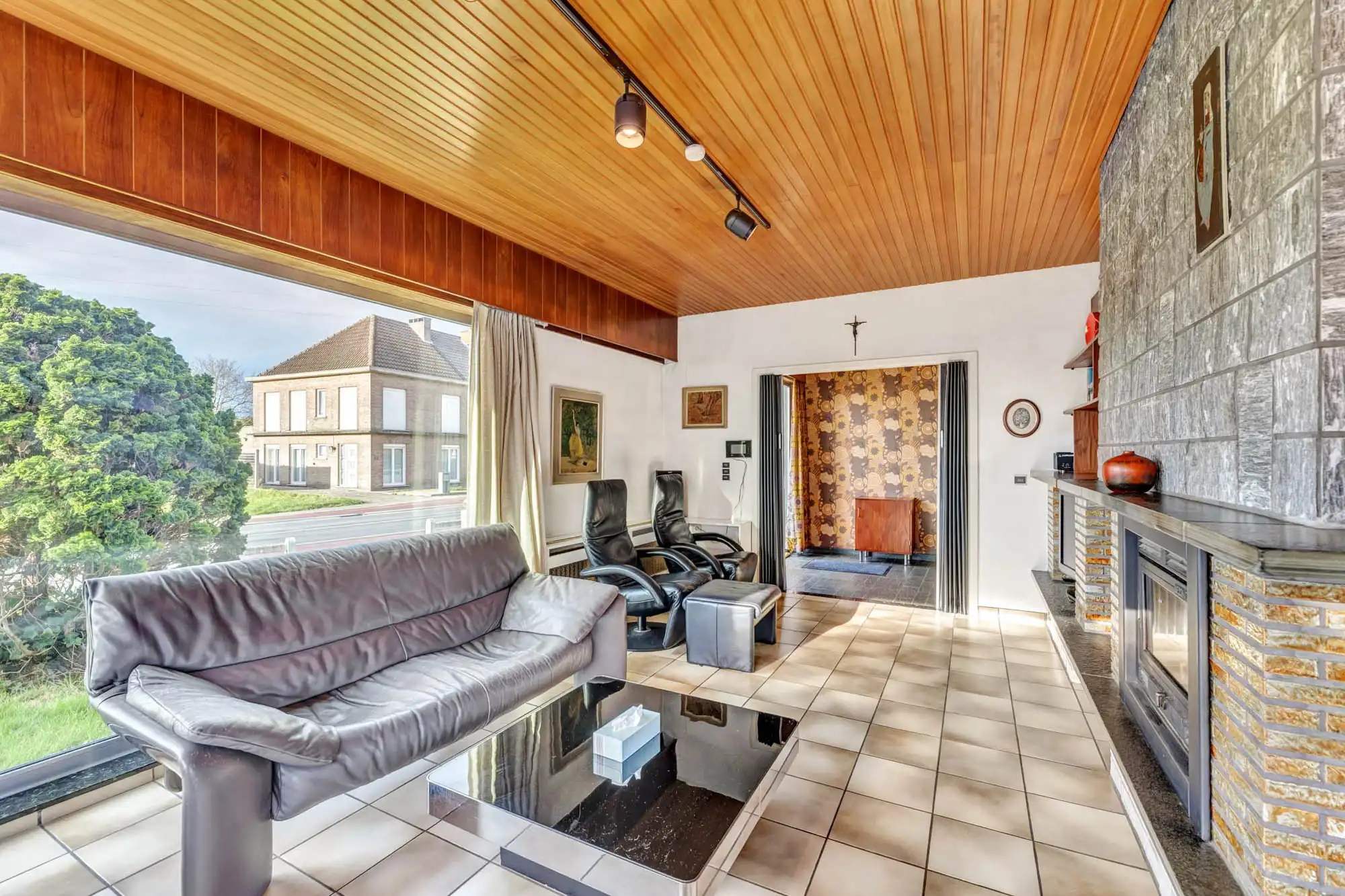 Bungalow met garage en tuintje op strategische ligging foto 6