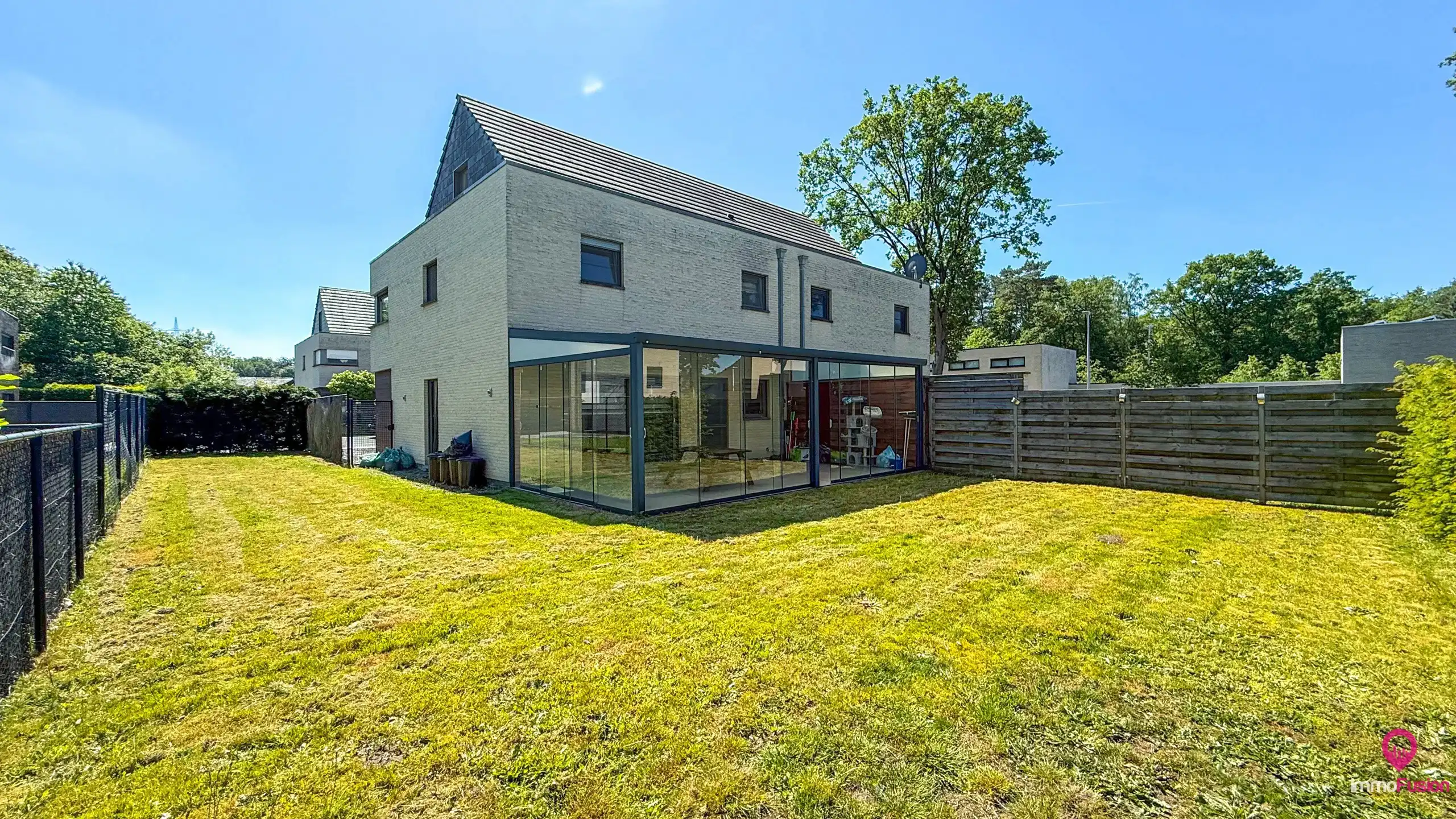 Nieuwbouwwoning met 4 slaapkamers, tuin en garage te Genk! foto 44
