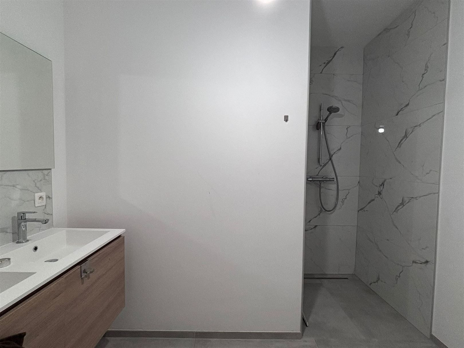 TE HUUR: Recent appartement met 3 slaapkamers te Wellen! foto 9