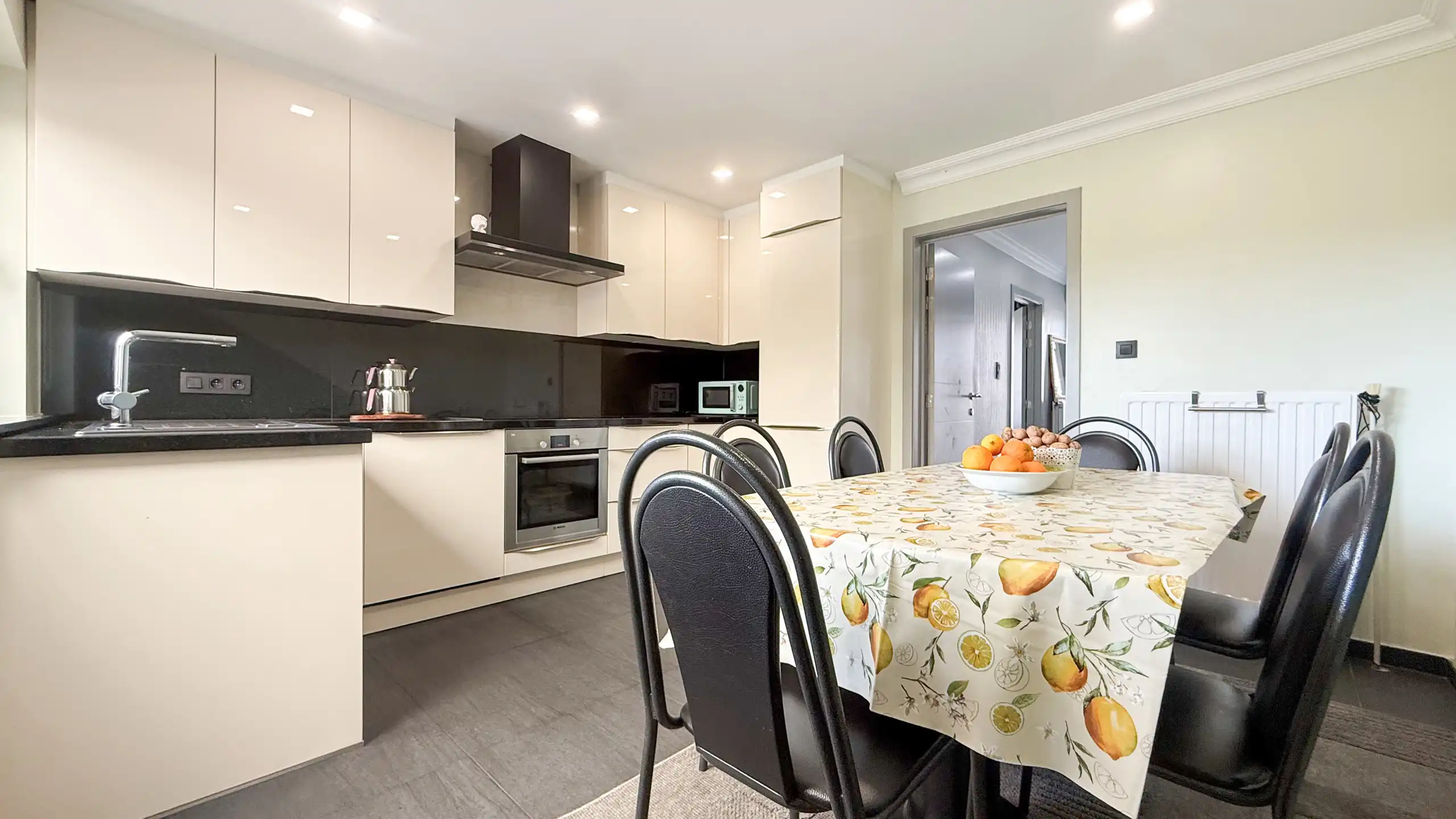 Instapklare woning met 3slpks, kelder en mooie tuin in Ham! foto 10