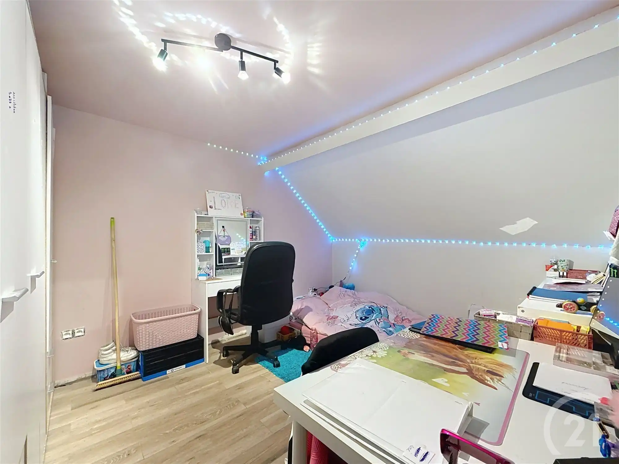 Ruime gezinswoning met 5 slaapkamers in centrum foto 24