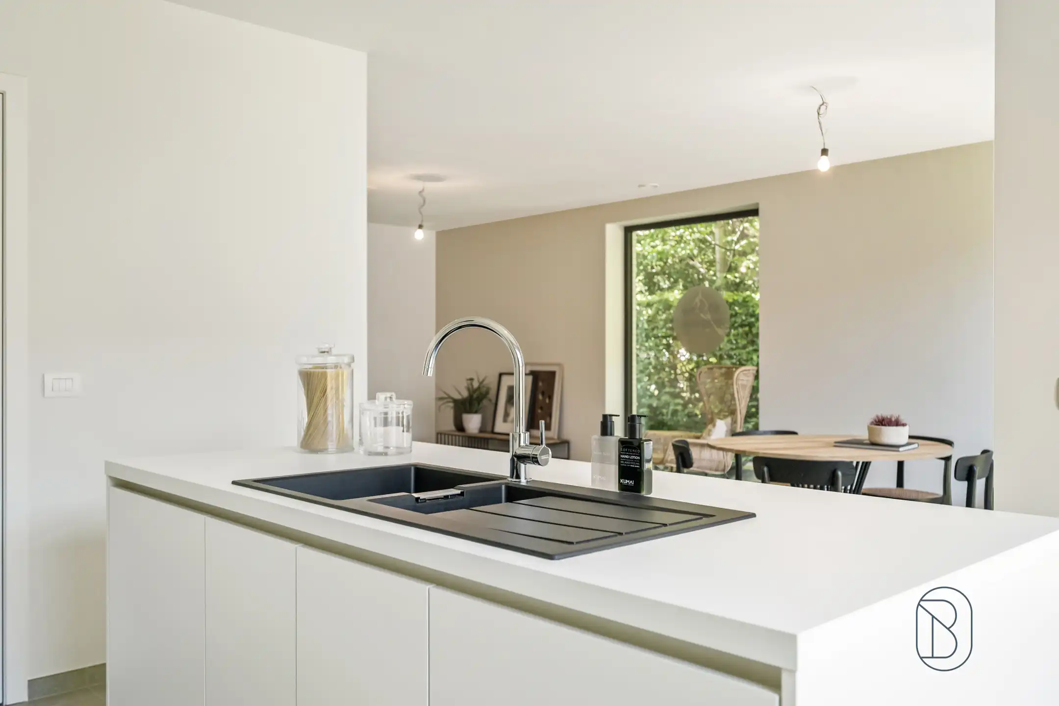 Kwalitatief afgewerkte nieuwbouw met 3 slk, E-peil 0. foto 8