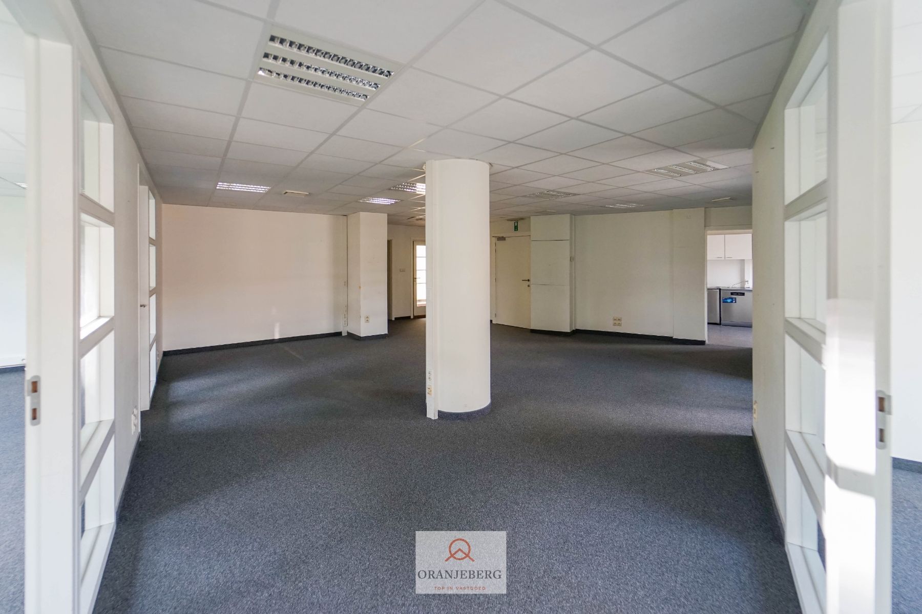 Instapklaar hoekkantoor met 5 ruimtes aan François Laurentplein foto 17