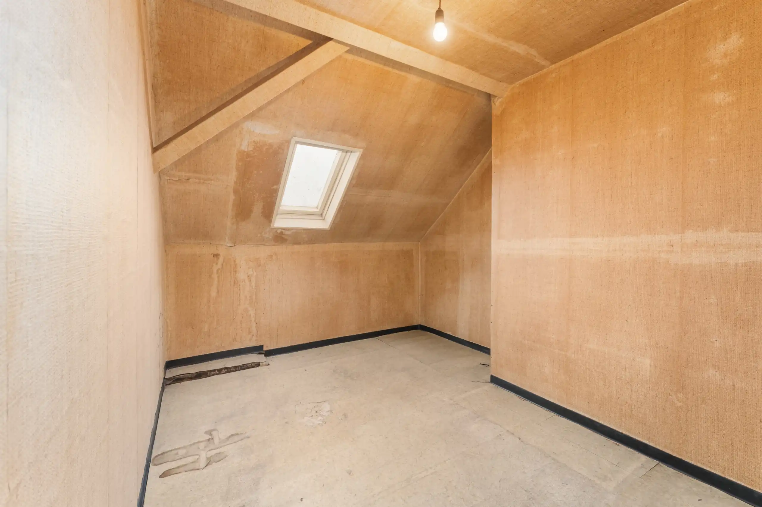Voormalig te renoveren handelspand met woonst foto 16