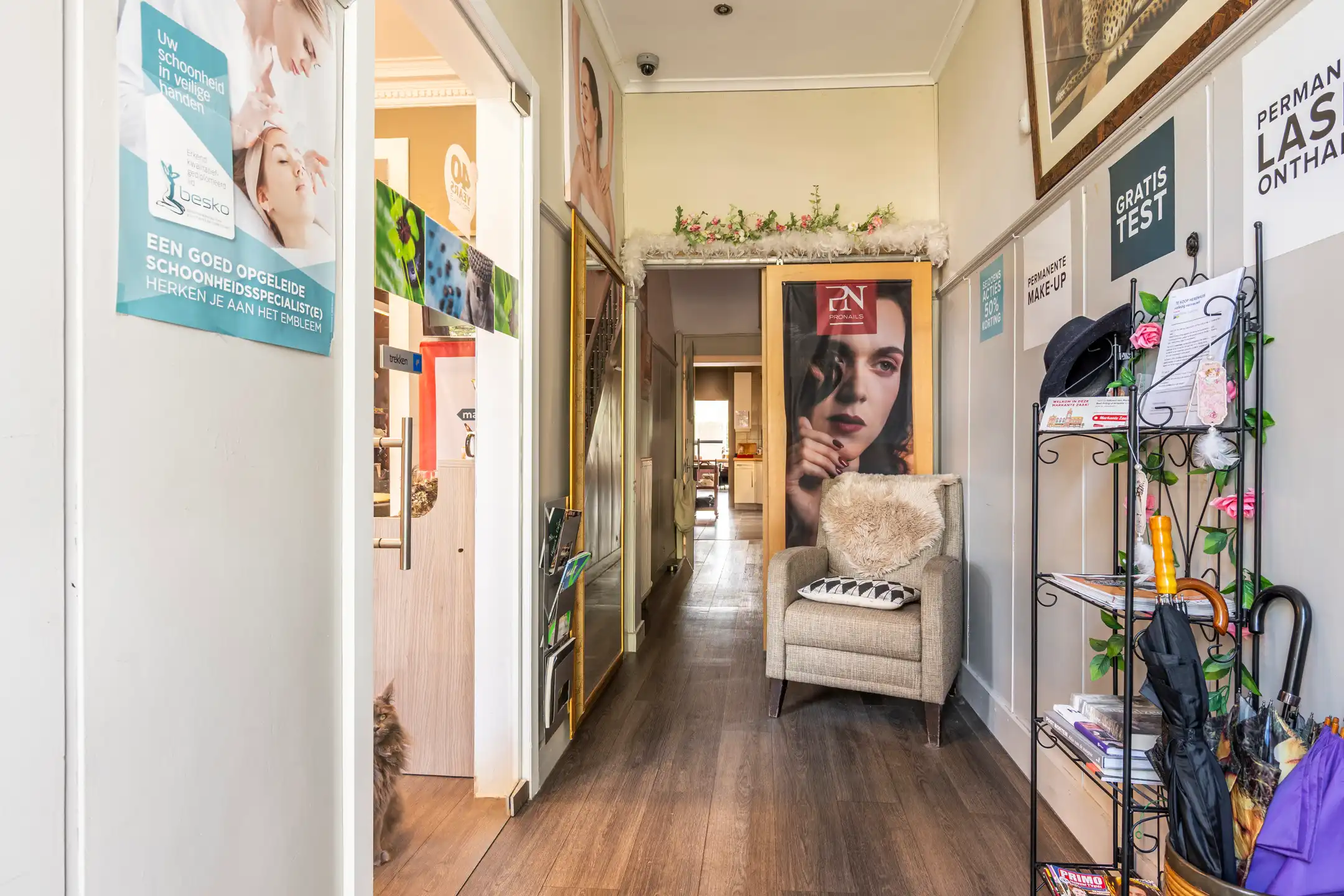 Ruime karakter woning van 220m² op 320m² grond. foto 2