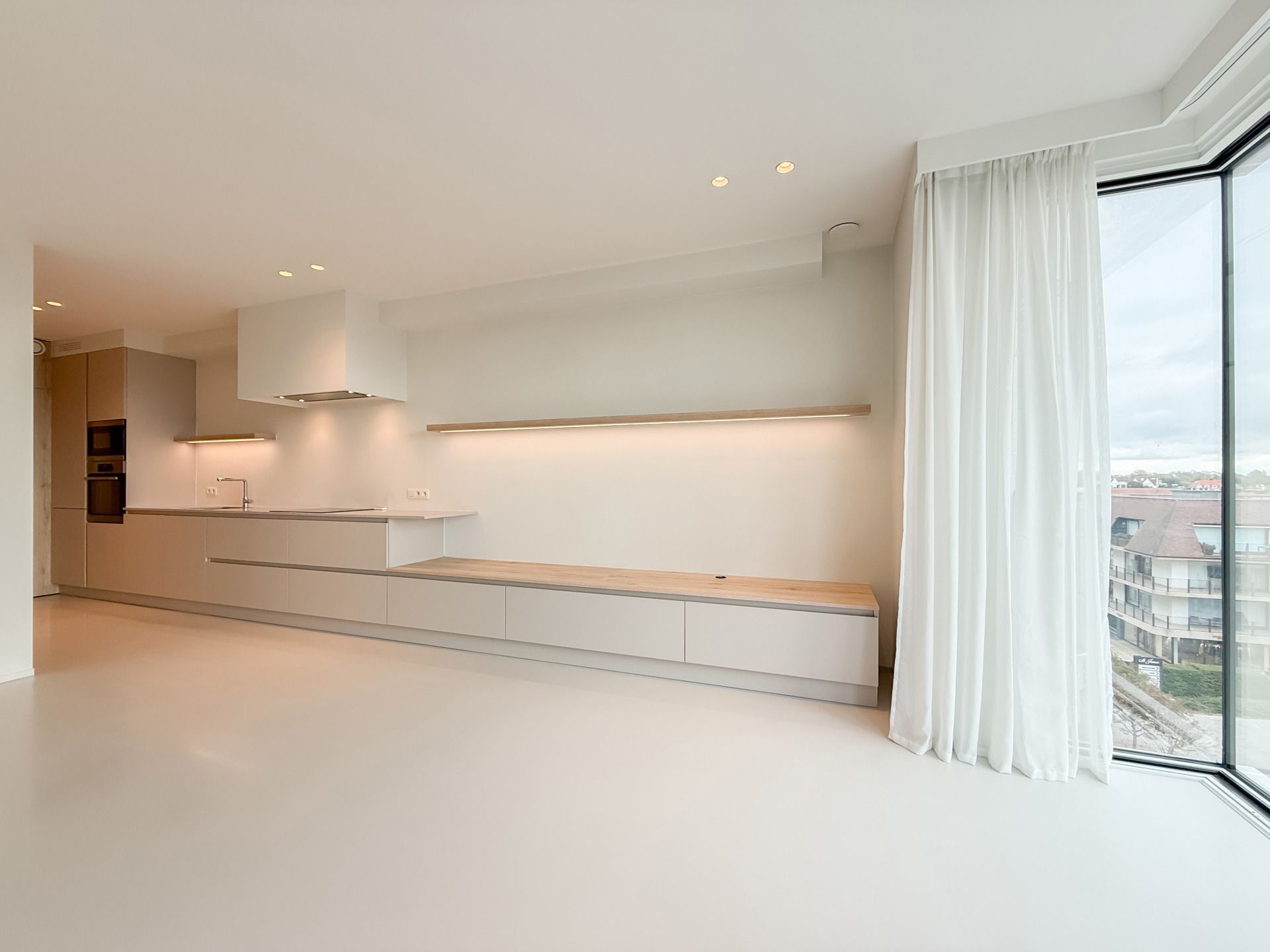 Stijlvol en lichtrijk appartement op toplocatie in het Zoute foto 3