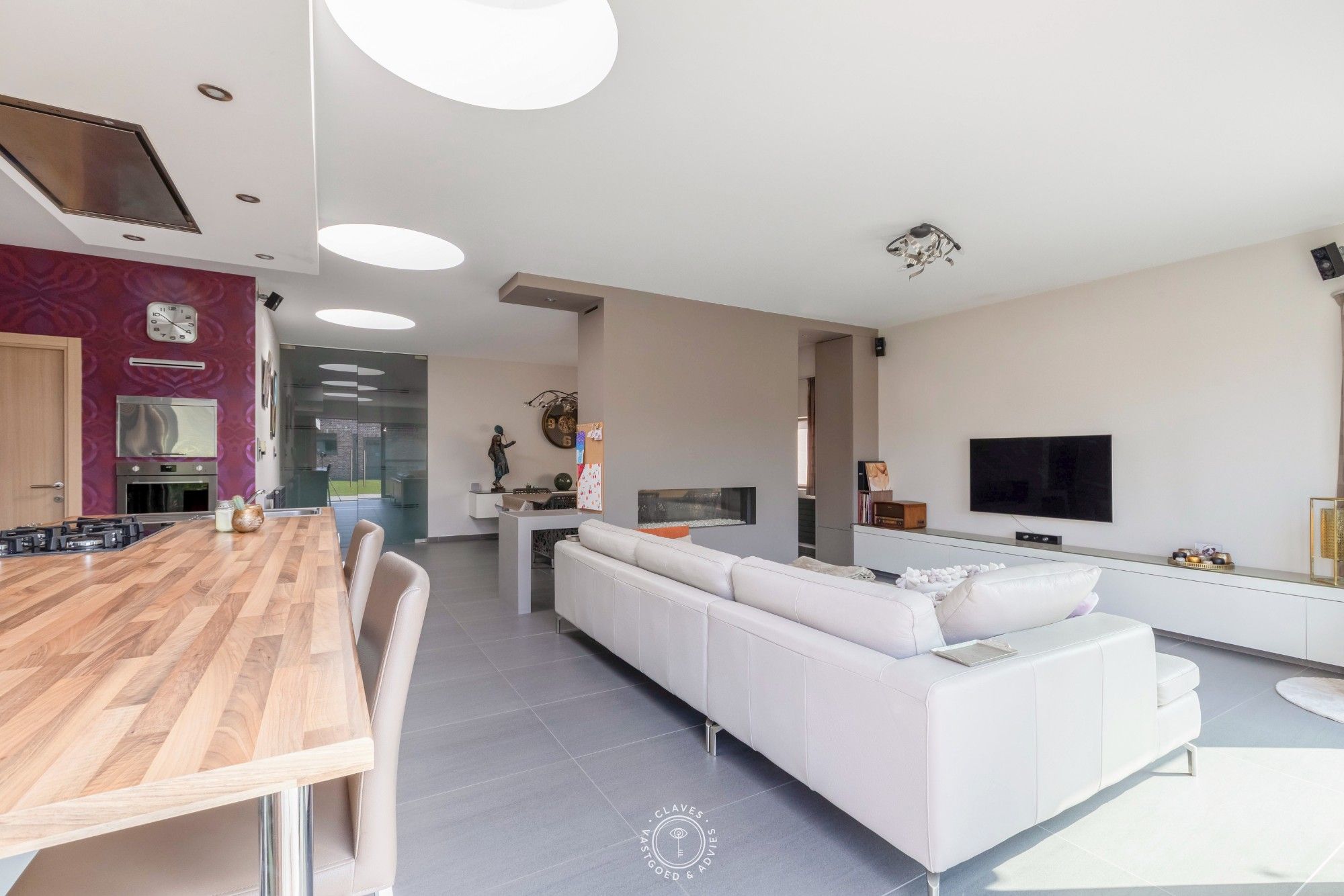 Instapklare woning en ruime tuin in het hart van Vrasene foto 4