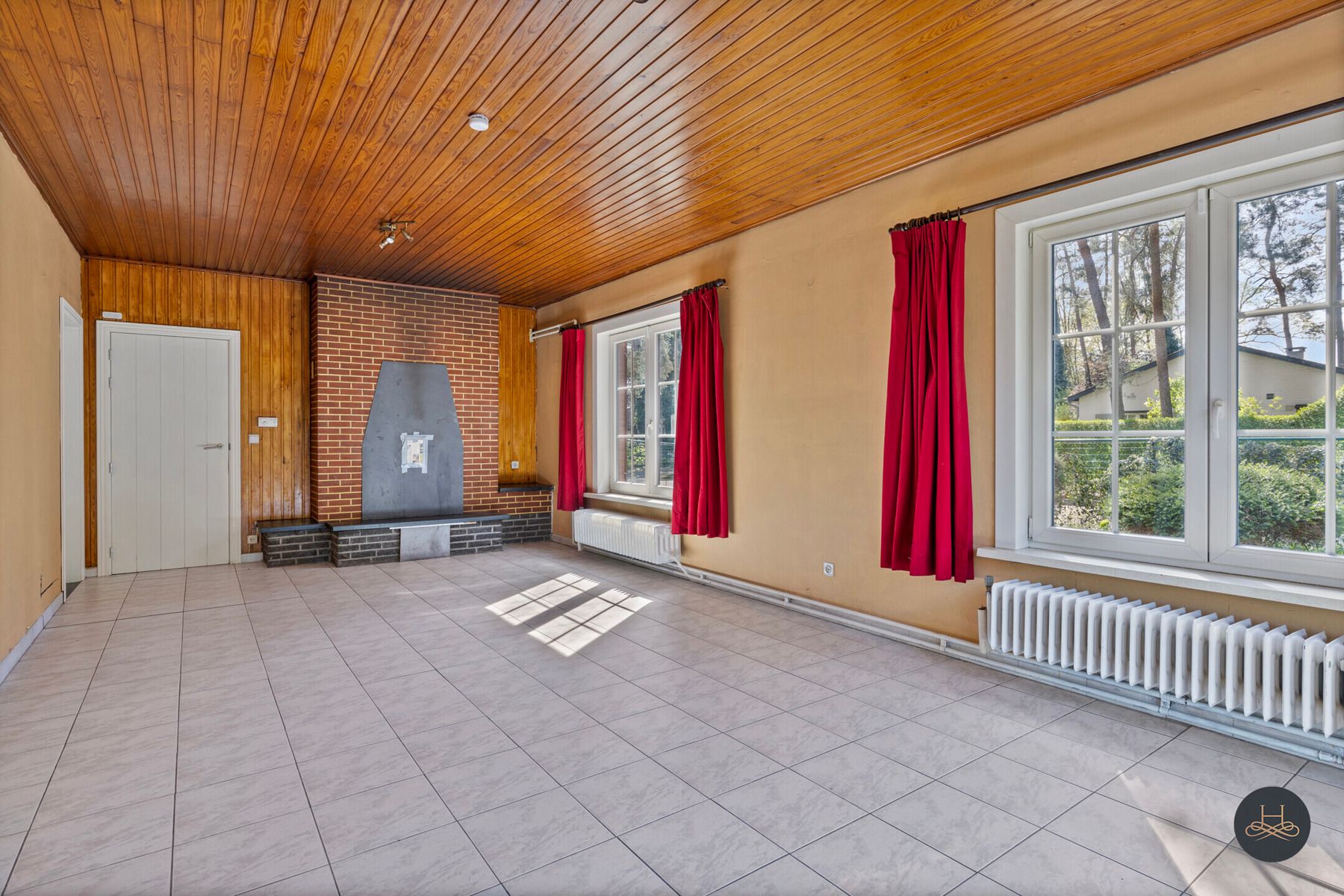 In het groen gelegen openstaande en te renoveren woning  foto 8