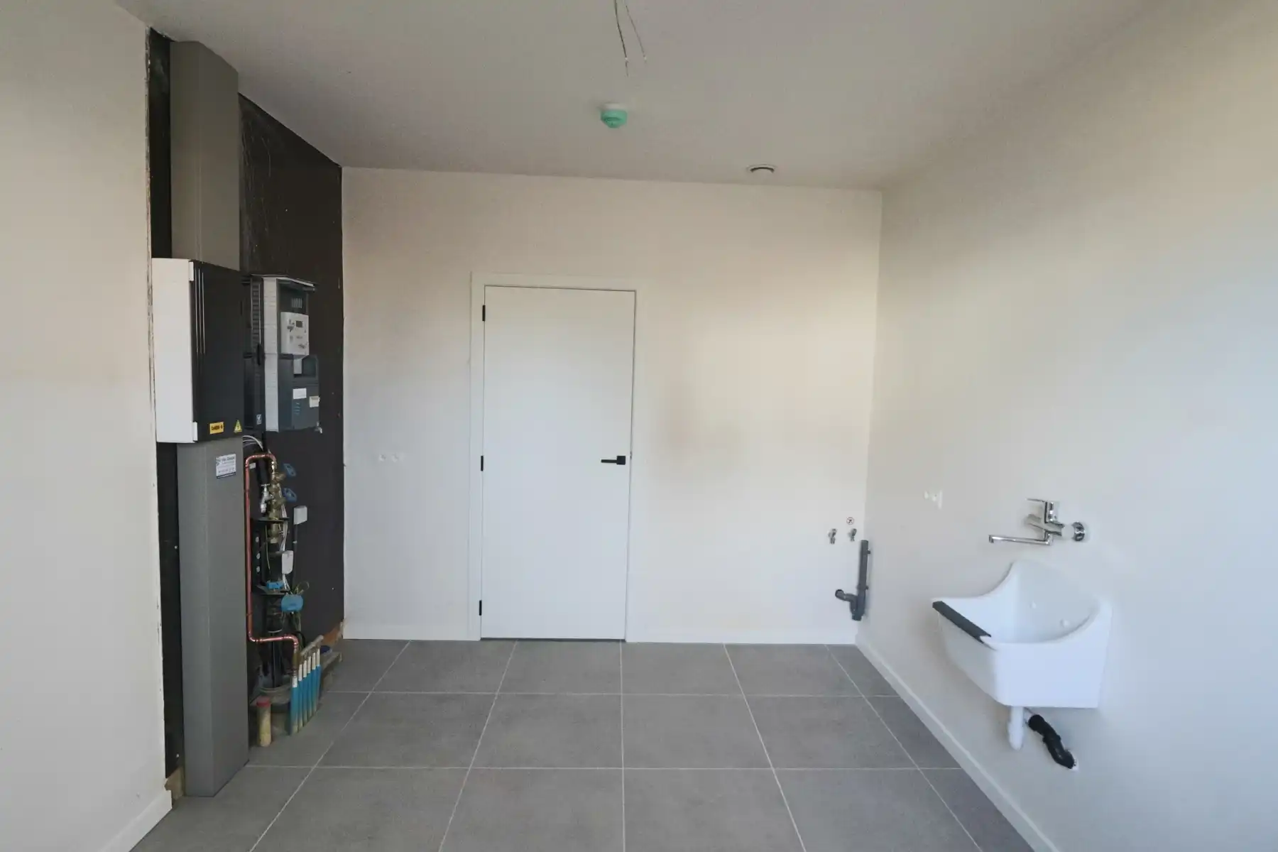 Ruime gezinswoning (ca 245 m²) met 4 slaapkamers op perceel van ca. 303 m². foto 10