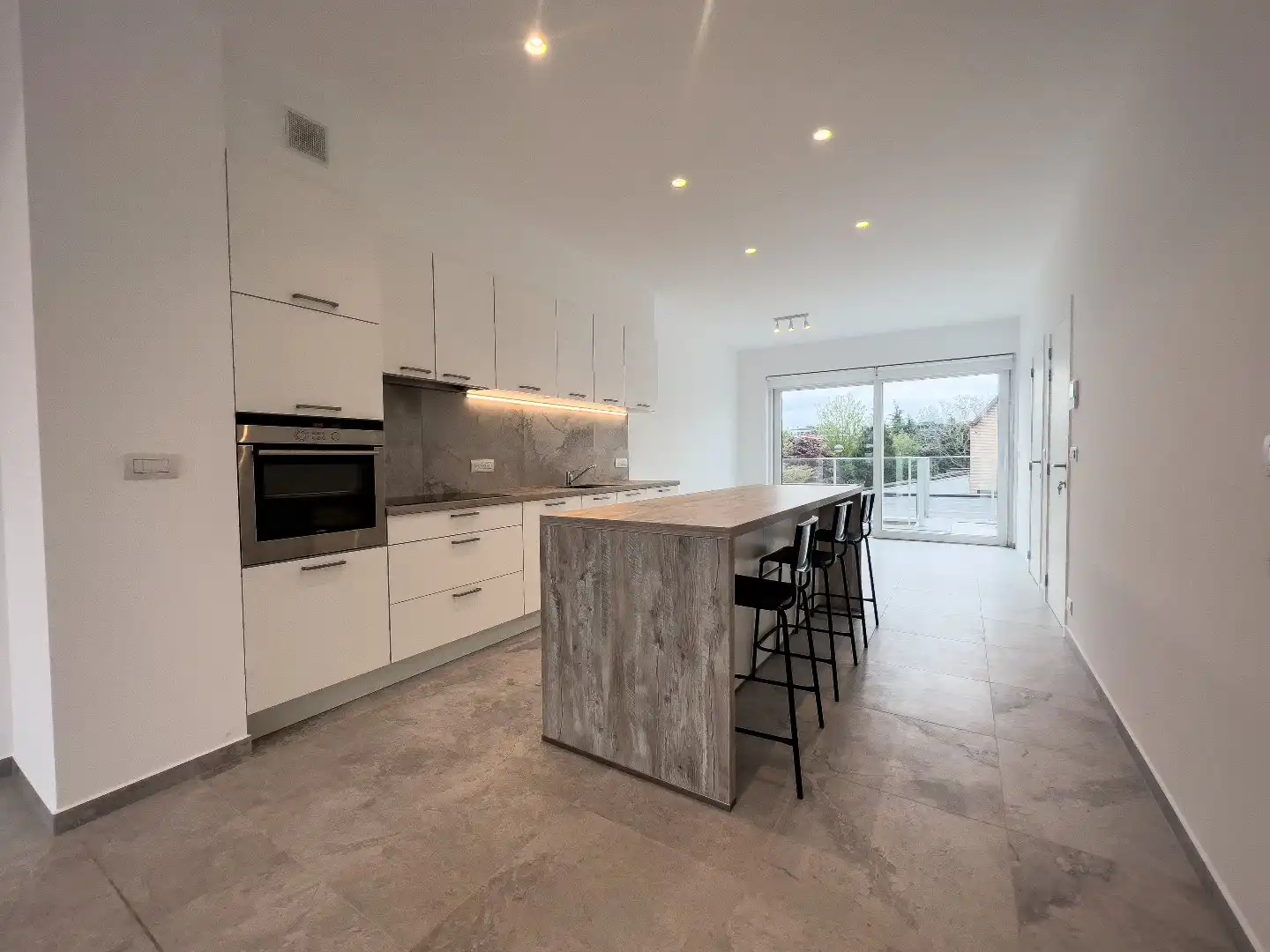 Nieuw duplexappartement inclusief parking gelegen op wandelafstand van het centrum, Zeedijk en C. C. Scharpoord foto 5