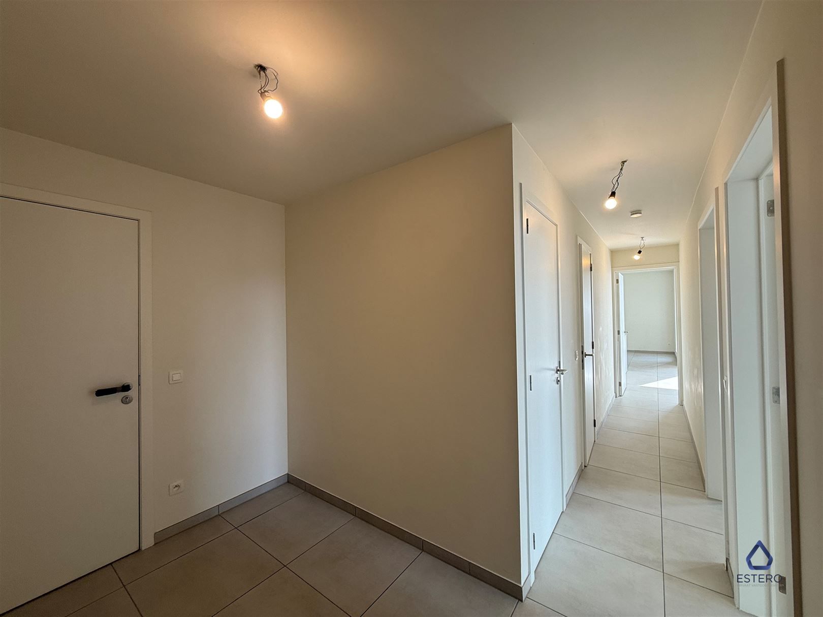 Mooi afgewerkt nieuwbouwappartement met 2 slaapkamers foto 2